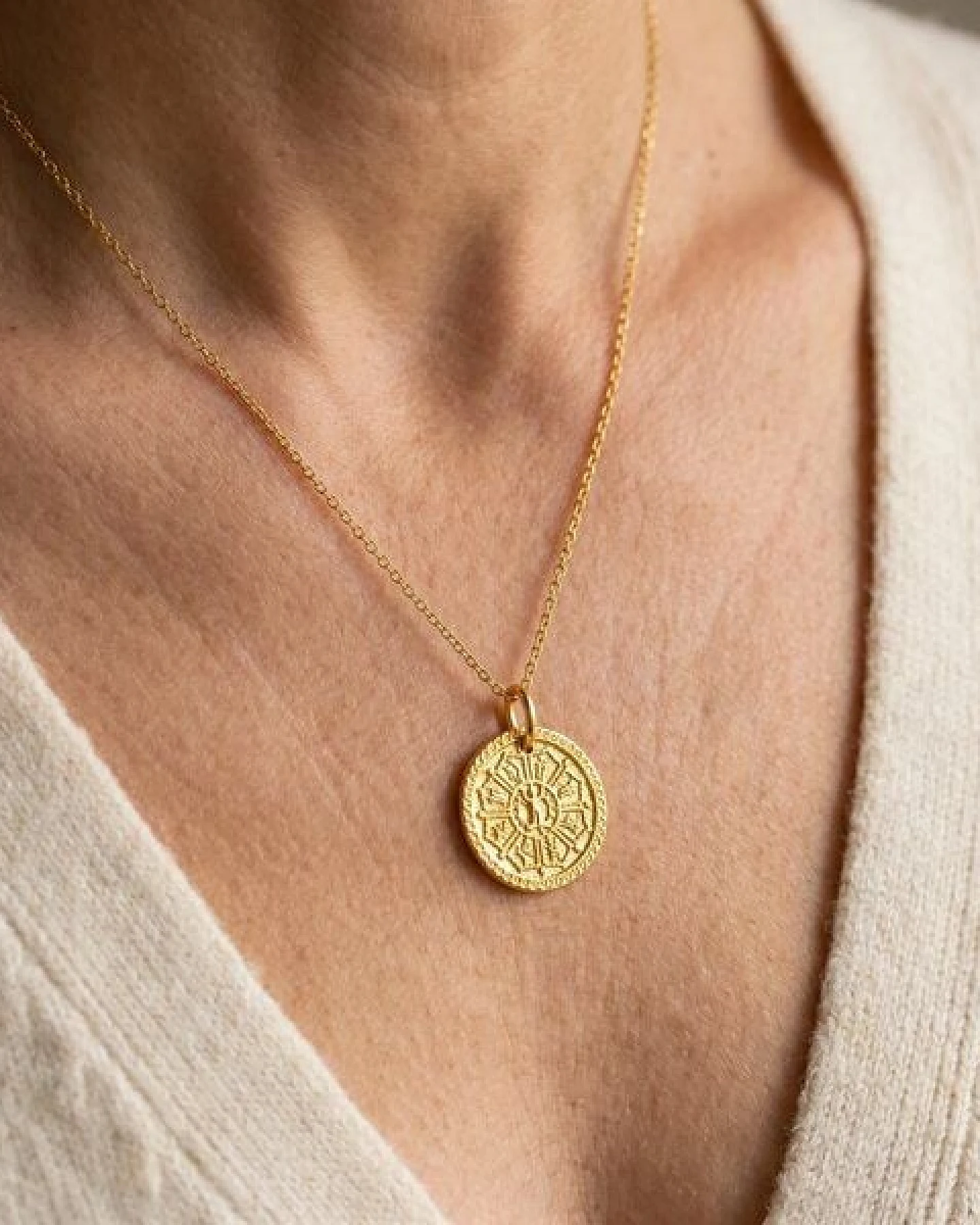 Divasya Gold-Halskette Om Mantra – Ansicht 3