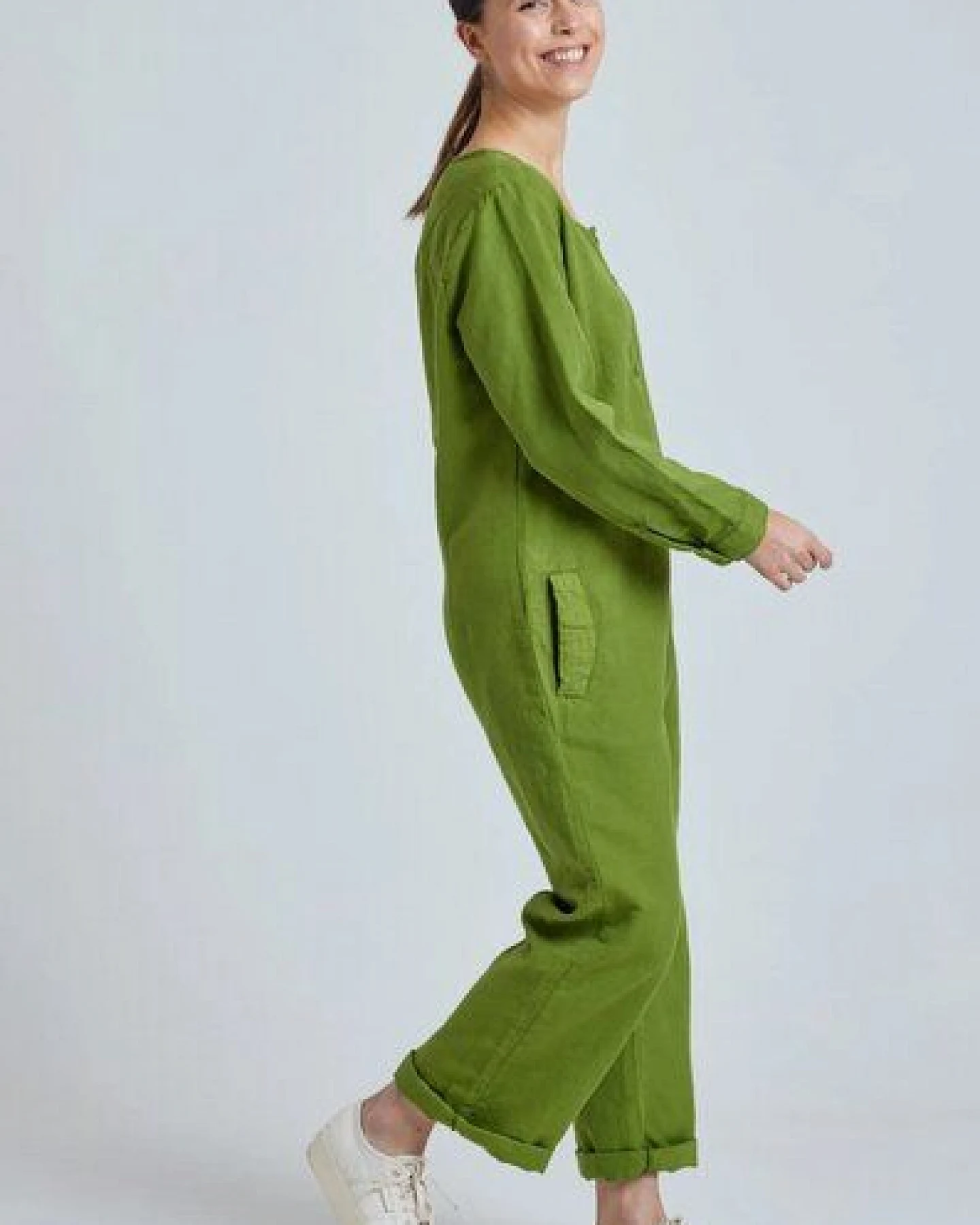Flax and Loom Leinen Jumpsuit Modell: Clara – Ansicht 2
