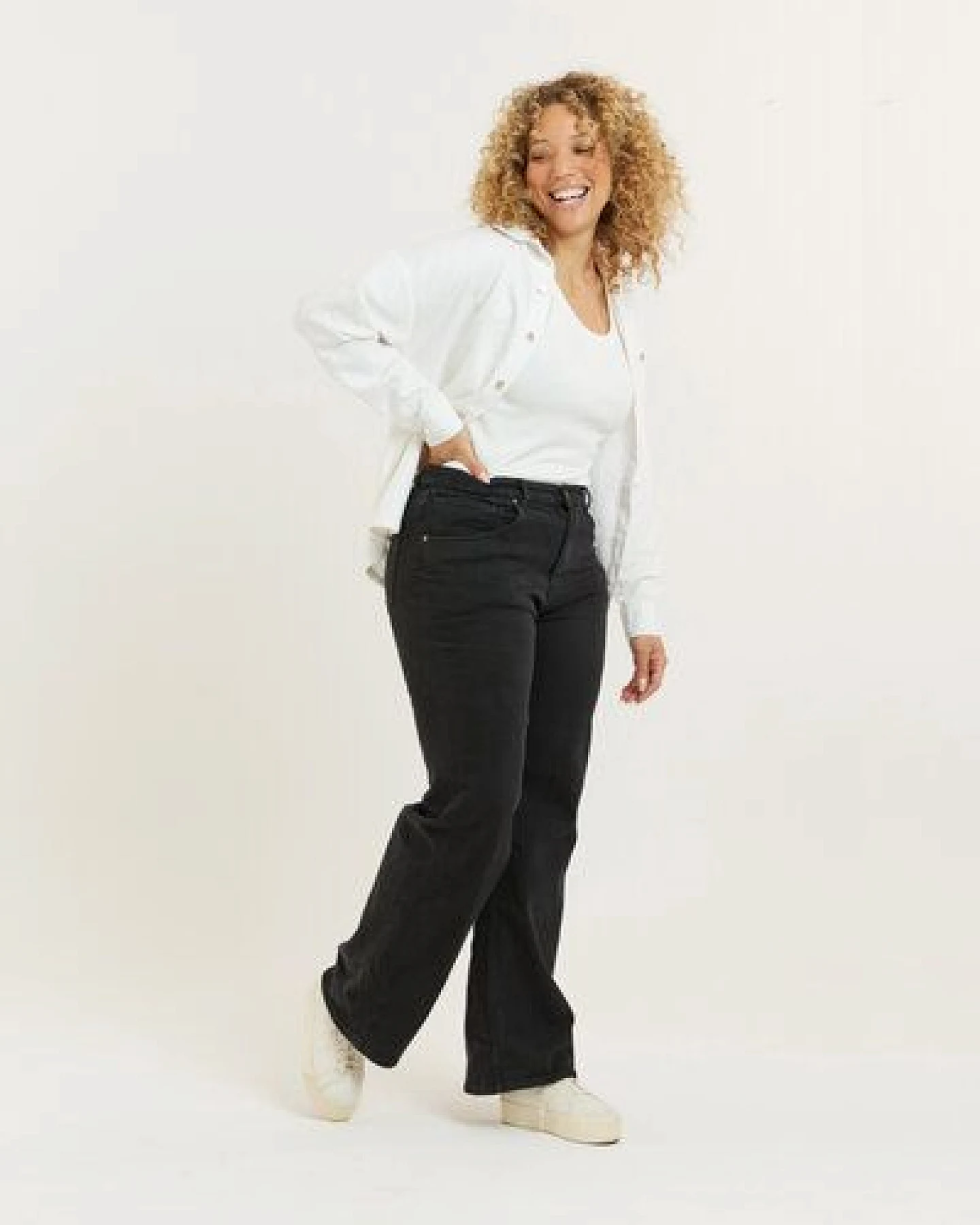Flax and Loom Tencel Wide Leg Jeans Modell: Etta – Ansicht 2