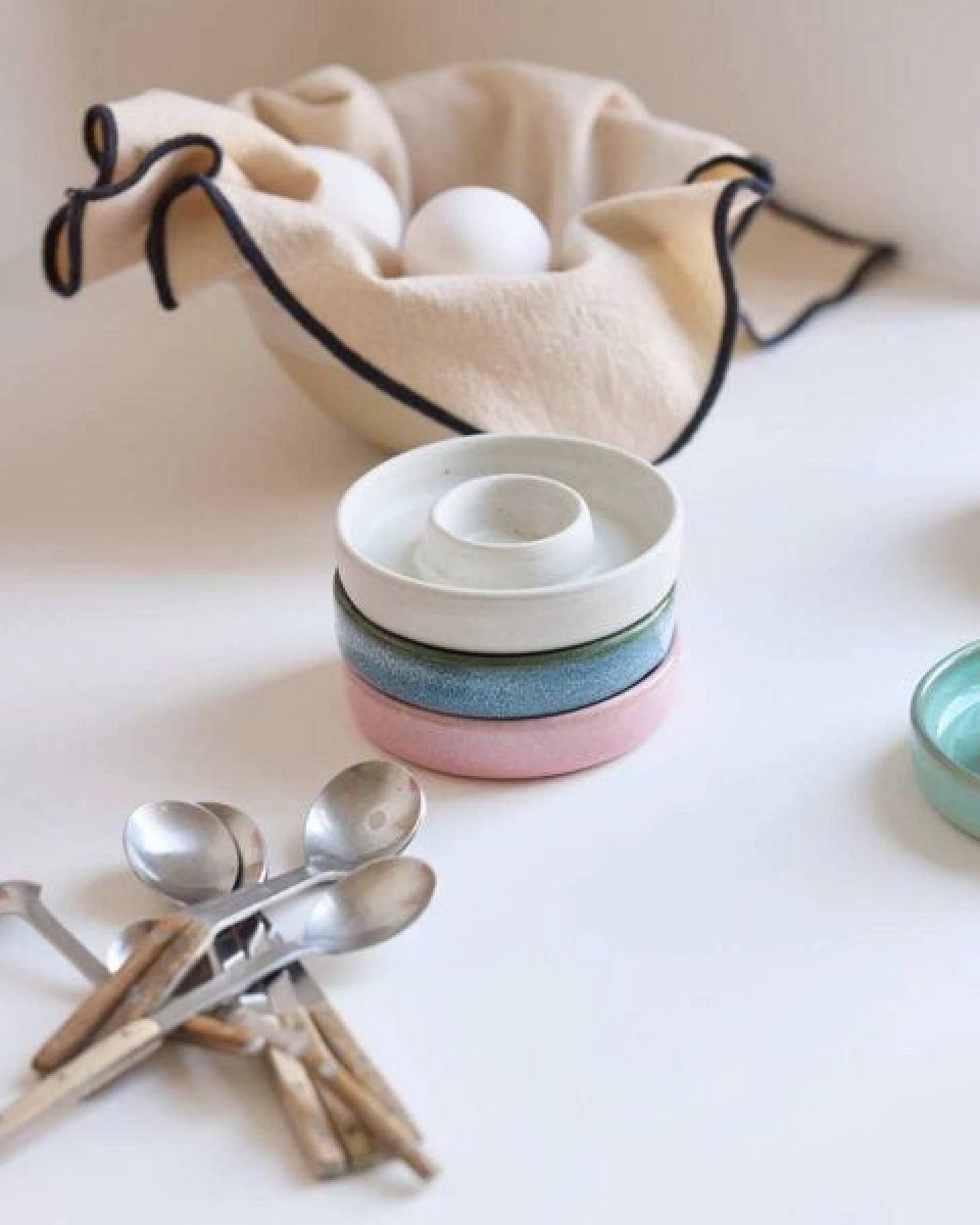 onomao Eierbecher aus Steinzeug 2-er Set – Ansicht 3