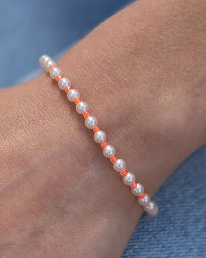 juni Veganes Perlenarmband "Rebell" - in neon pink, orange, blau, rosa oder goldgelb