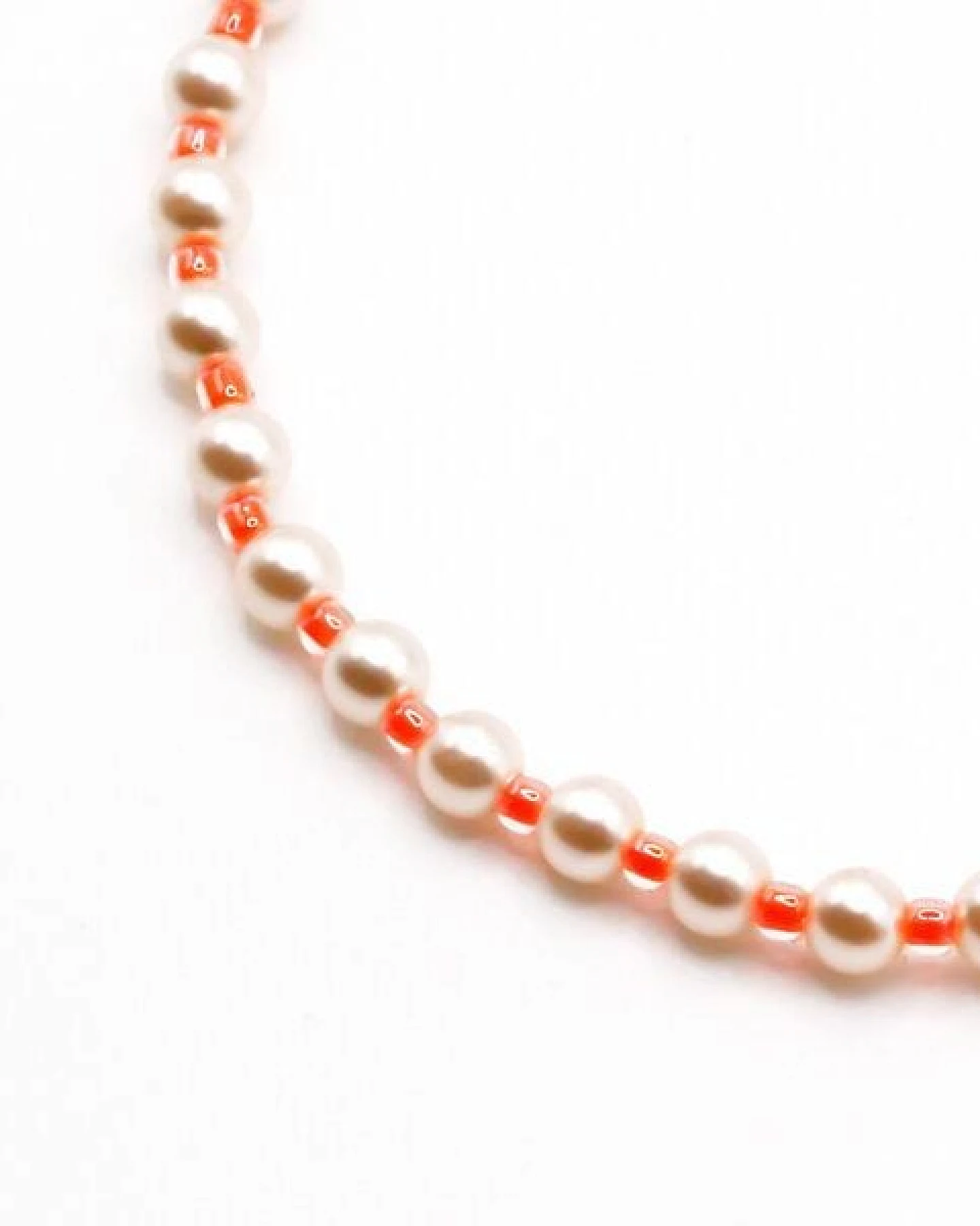 juni Veganes Perlenarmband "Rebell" - in neon pink, orange, blau, rosa oder goldgelb – Ansicht 4