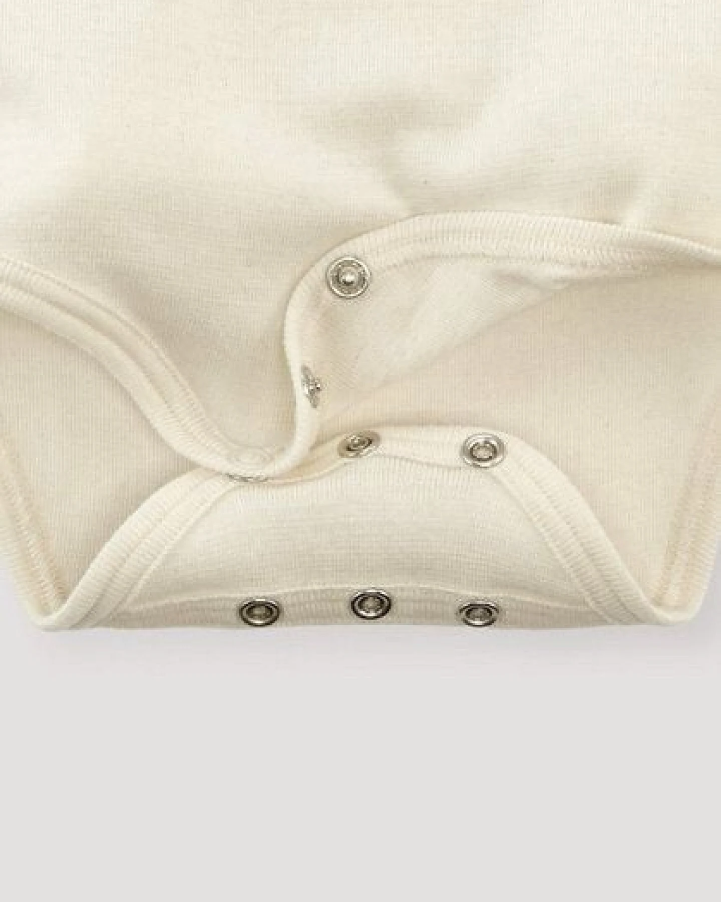 hessnatur Langarmbody aus Bio-Baumwolle mit Merinowolle und Seide – Ansicht 4