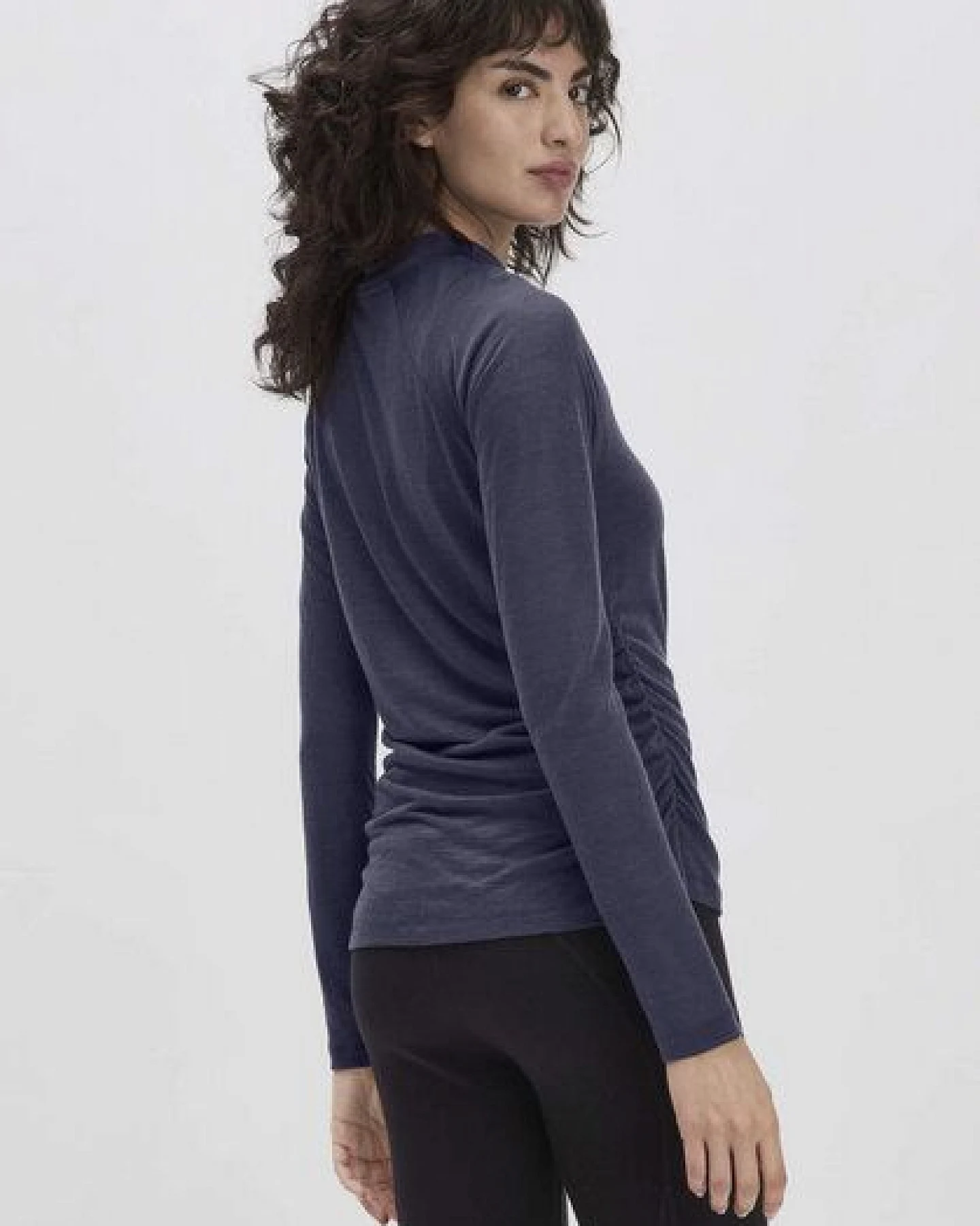hessnatur Shirt Langarm Slim ACTIVE FUNCTIONAL aus Bio-Merinowolle und TENCEL Lyocell – Ansicht 2