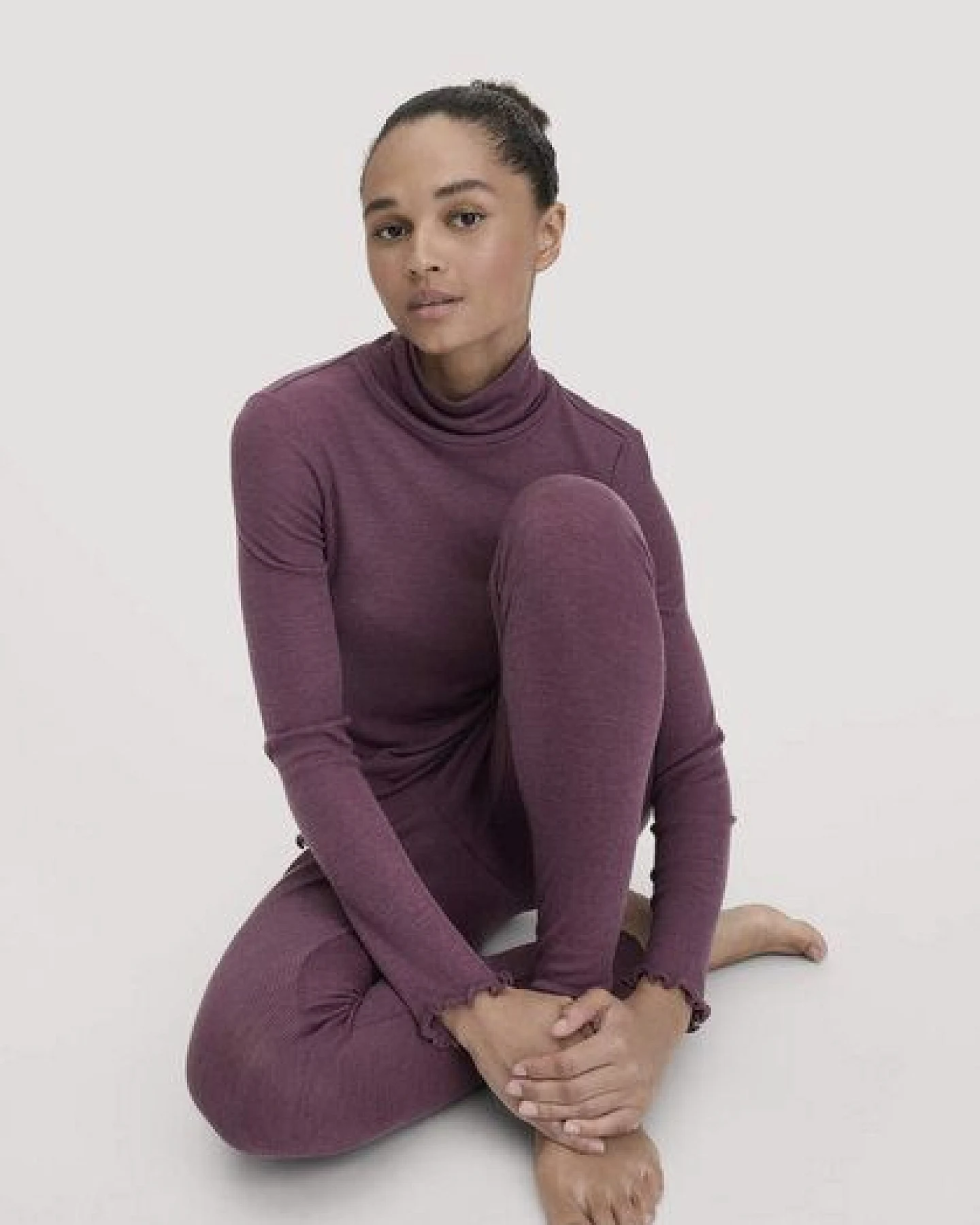 hessnatur Longsleeve mit Rollkragen Fitted WARM TOUCH aus Bio-Merinowolle und TENCEL Lyocell – Ansicht 2