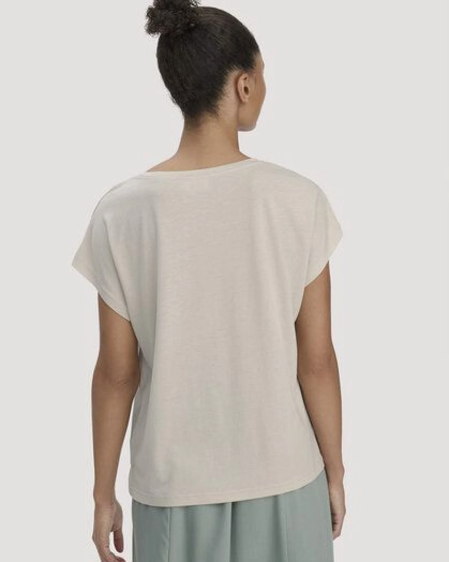 hessnatur Shirt Oversize aus TENCEL Lyocell mit Bio-Baumwolle – Ansicht 2