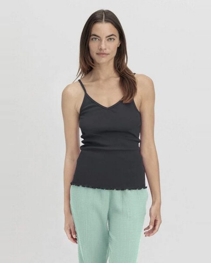 hessnatur Spaghetti-Top V-Neck Fitted 2er-Set PURE NATURE aus reiner Bio-Baumwolle