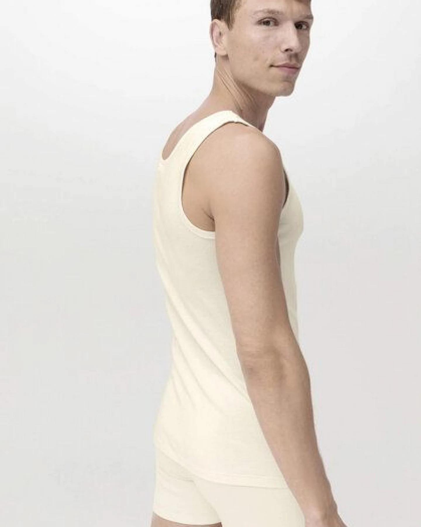 hessnatur Athletic Shirt Fitted 2er Pack PURE NATURE aus reiner Bio-Baumwolle – Ansicht 4