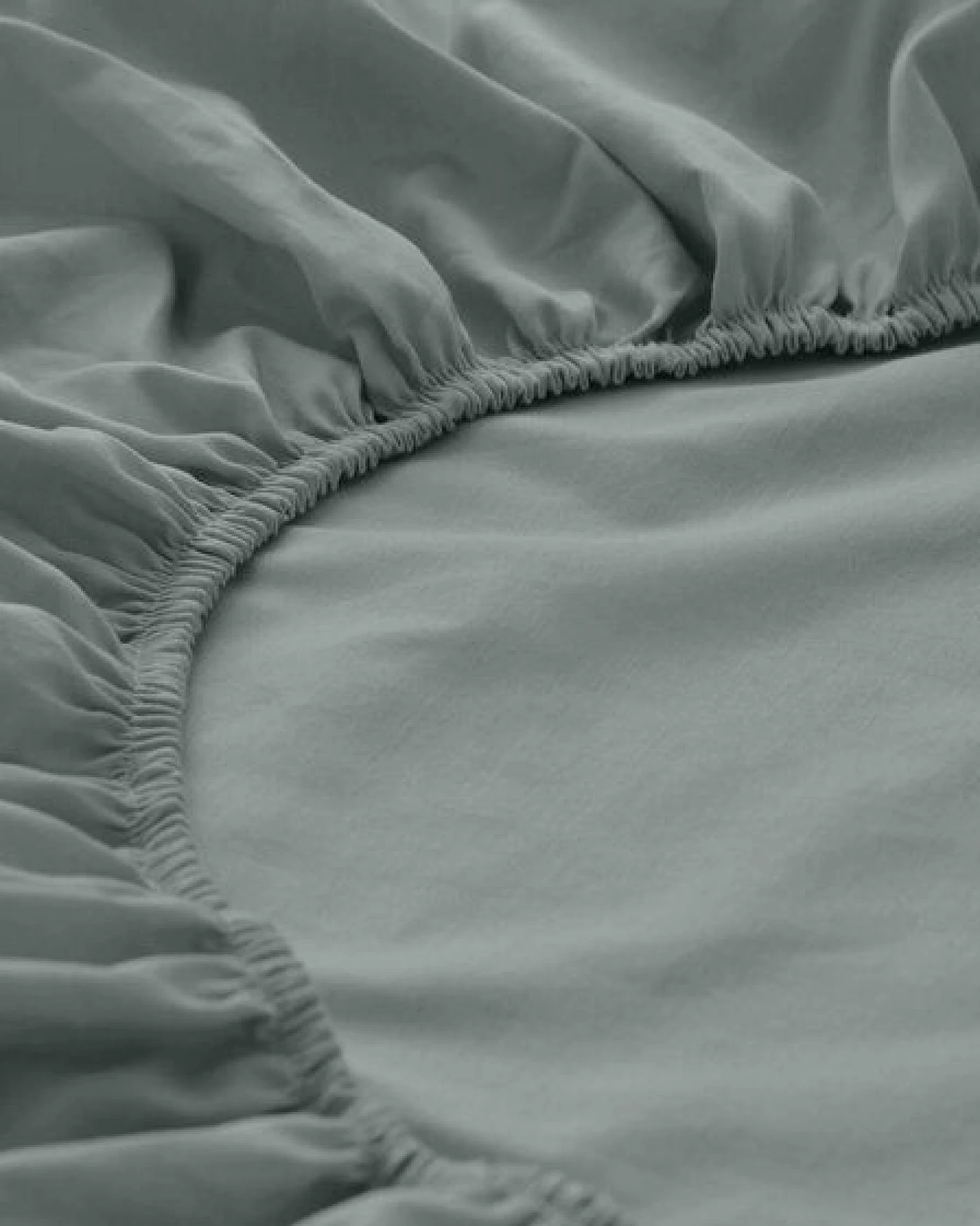 hessnatur Satin Spannbettlaken aus reiner Bio-Baumwolle – Ansicht 3
