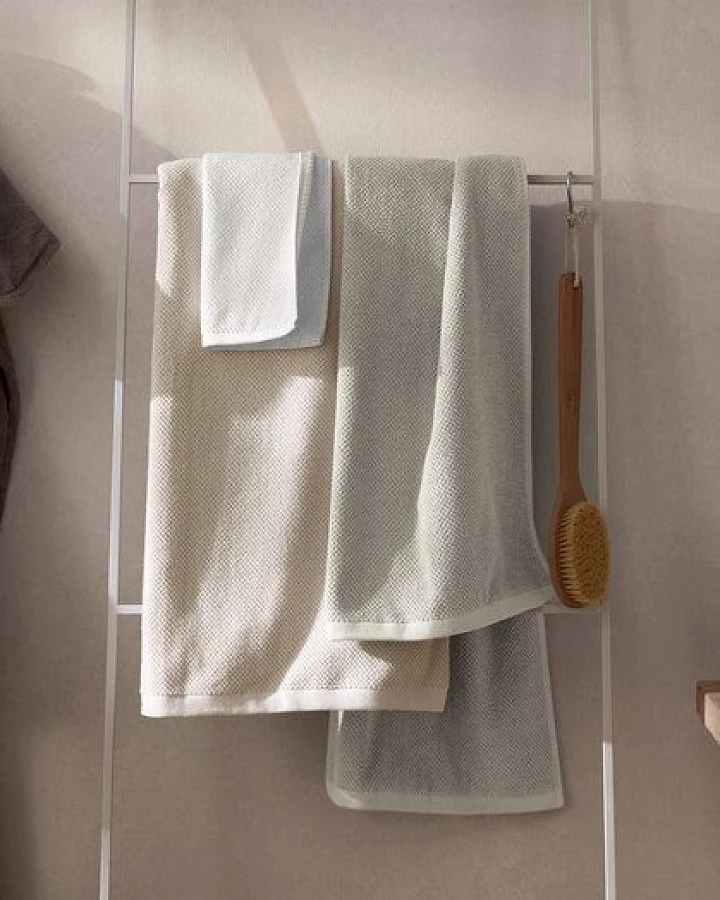 Produktseite: hessnatur Frottier-Handtuch mit Reiskornstruktur aus reiner Bio-Baumwolle