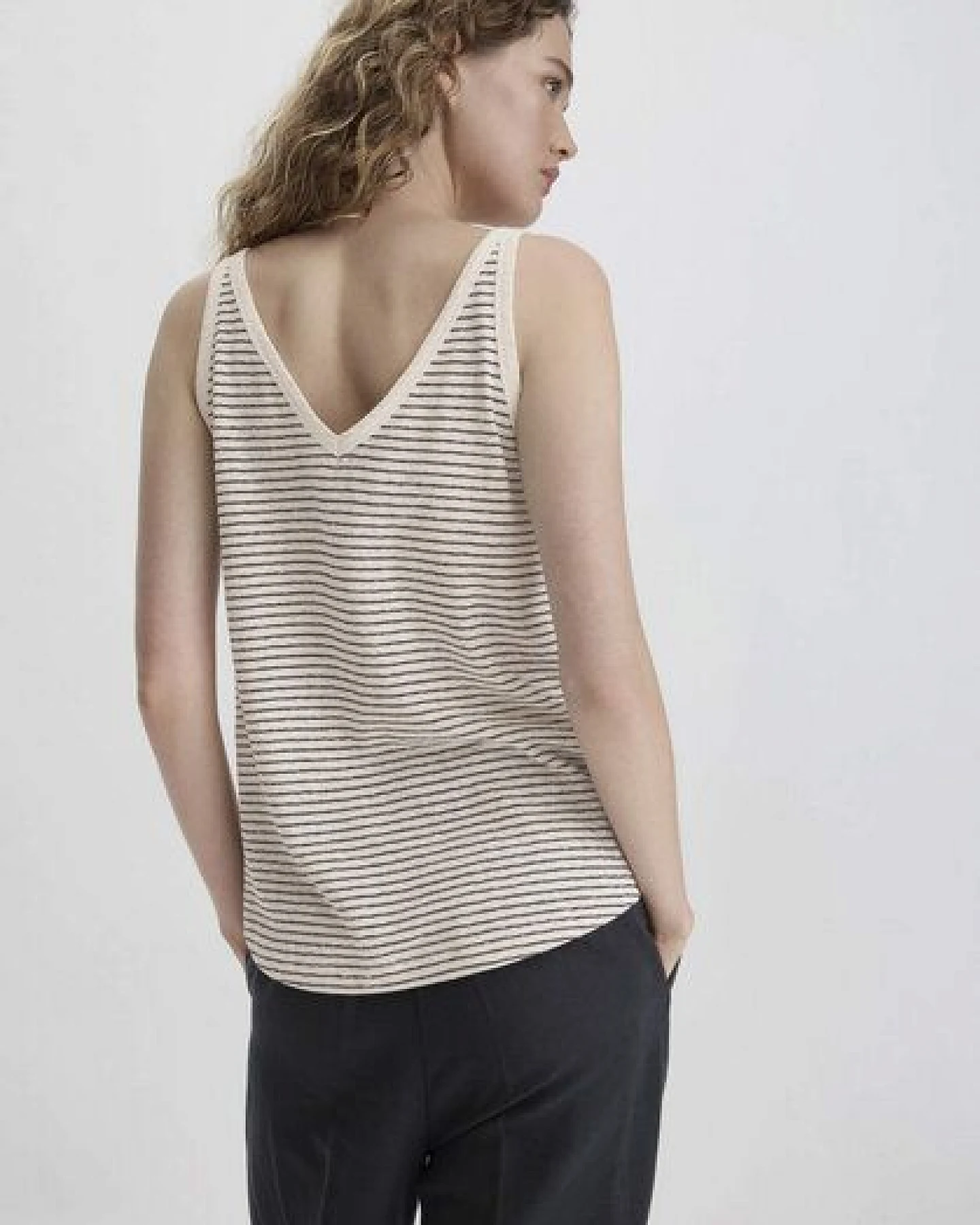 hessnatur Streifen Jersey Top Regular aus Leinen und reiner Bio-Baumwolle – Ansicht 2