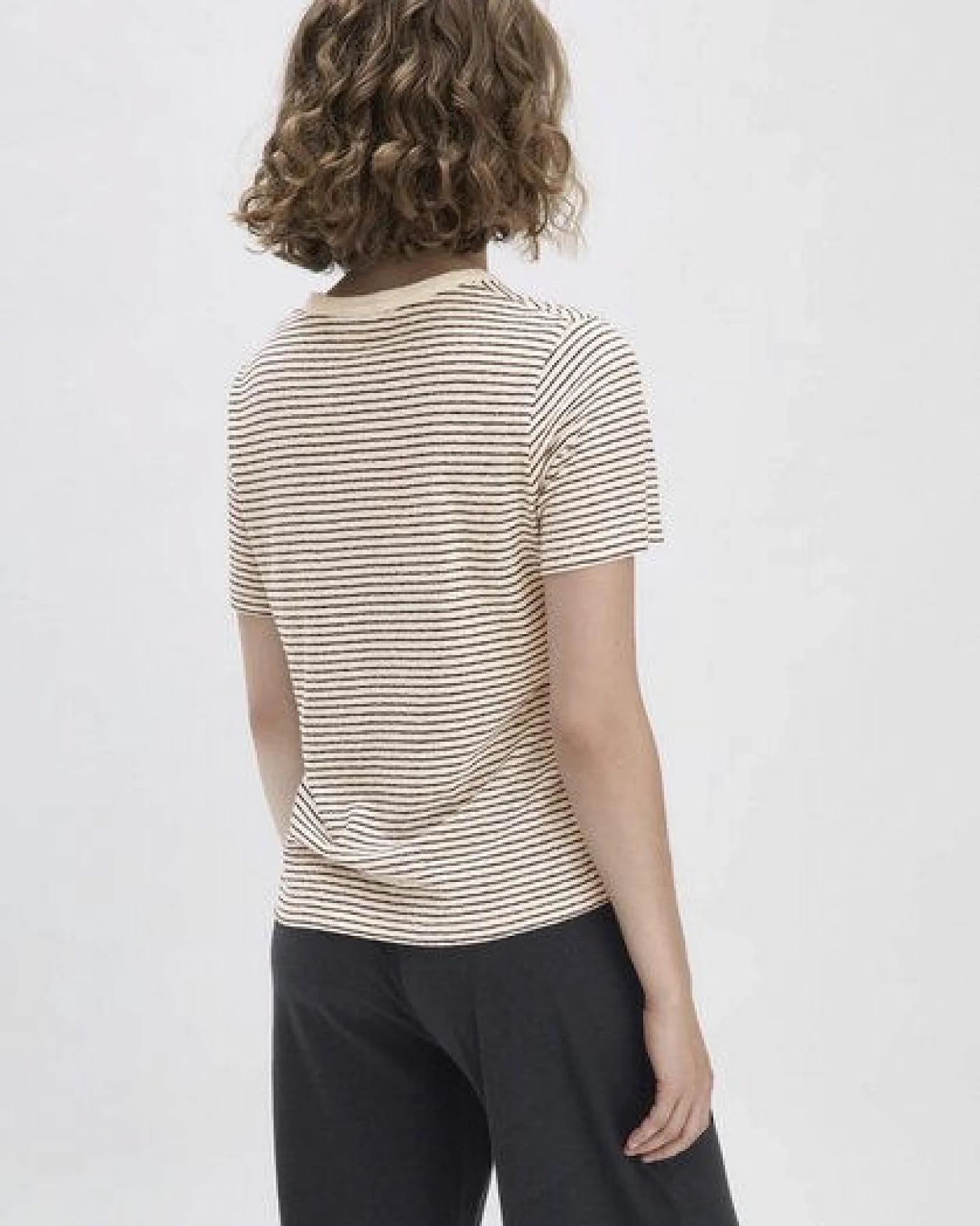 hessnatur Streifen T-Shirt Relaxed aus Leinen mit reiner Bio-Baumwolle – Ansicht 2