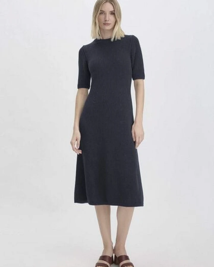 hessnatur Strick Kleid Midi Slim aus reiner Bio-Baumwolle