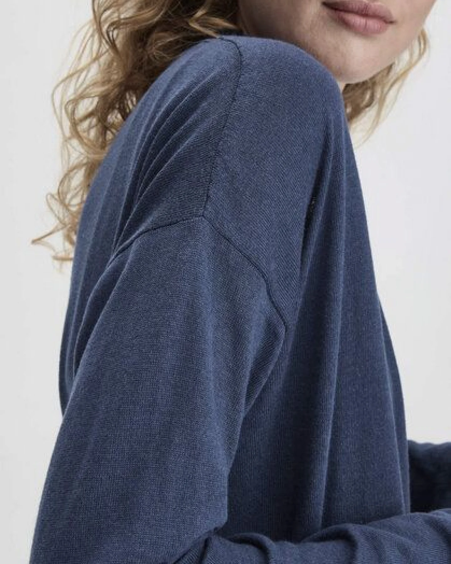 hessnatur Strick Jacke Oversized aus TENCEL Lyocell mit Bio-Baumwolle – Ansicht 2