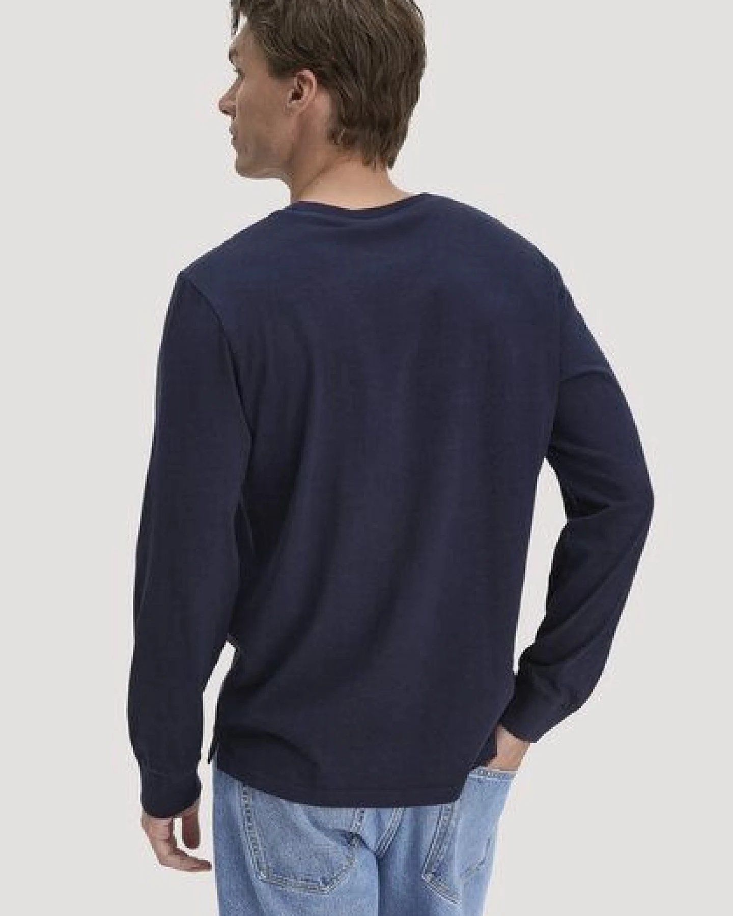 hessnatur Jersey Longsleeve Relaxed aus reiner Bio-Baumwolle – Ansicht 2