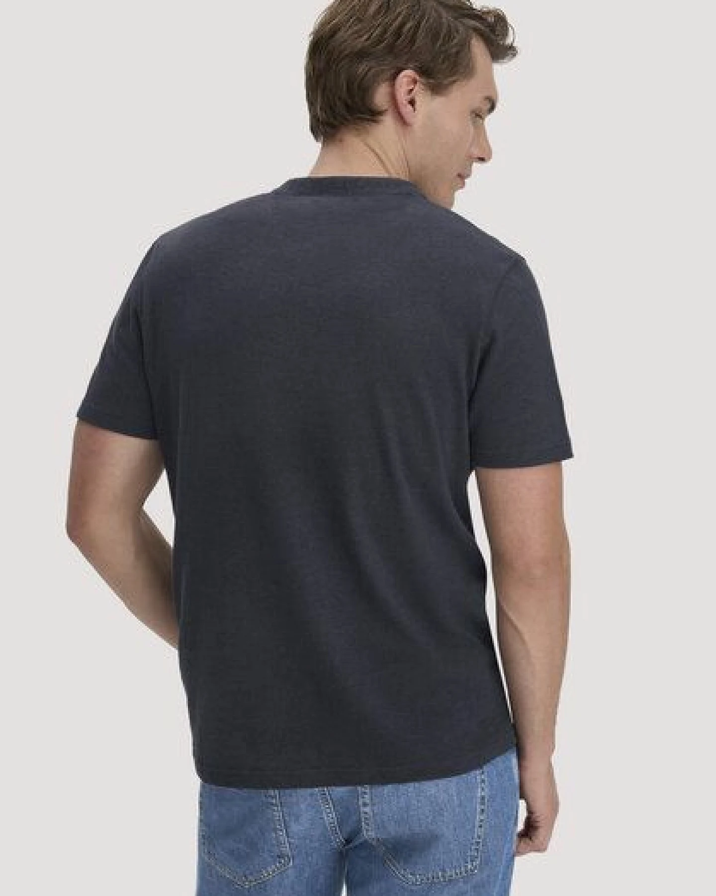 hessnatur Henley Shirt Regular aus Bio-Baumwolle und Leinen – Ansicht 2