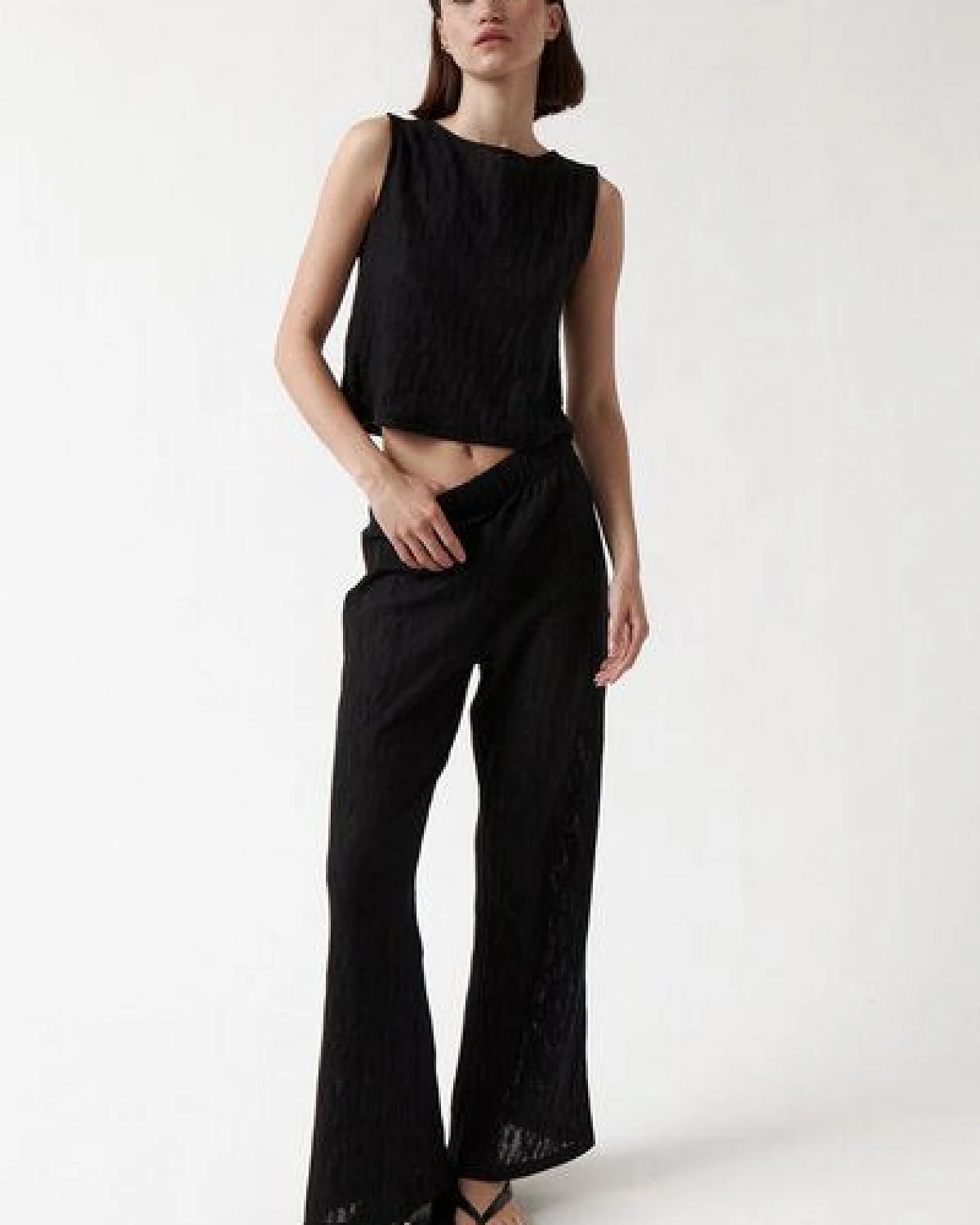 amt.studio Elegante leichte Schlaghose "Midnight" in schwarz mit Muster – Ansicht 2