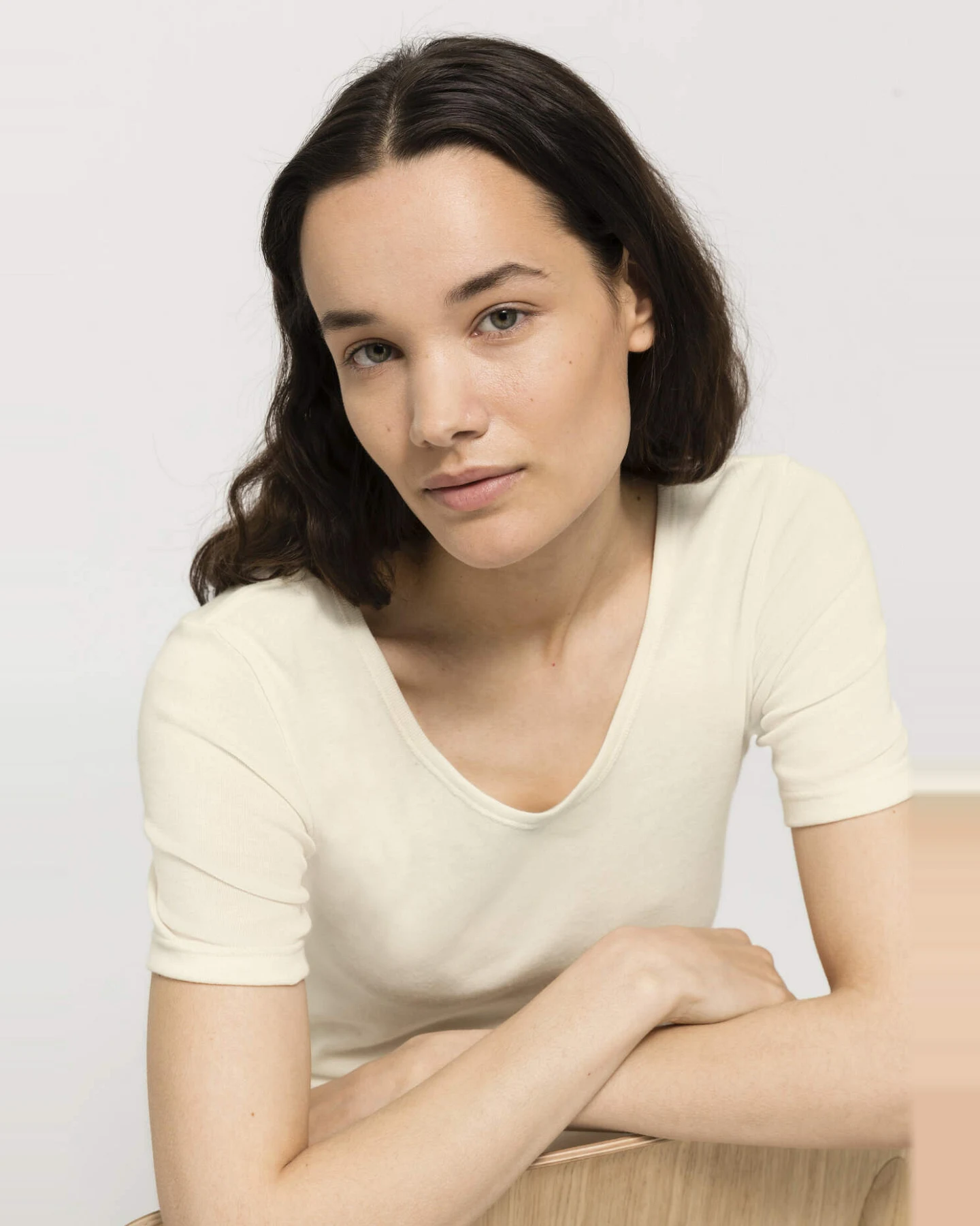 hessnatur Damen T-Shirt Rundhals PURE NATURE aus Bio-Baumwolle - natur - Größe 48 – Ansicht 2