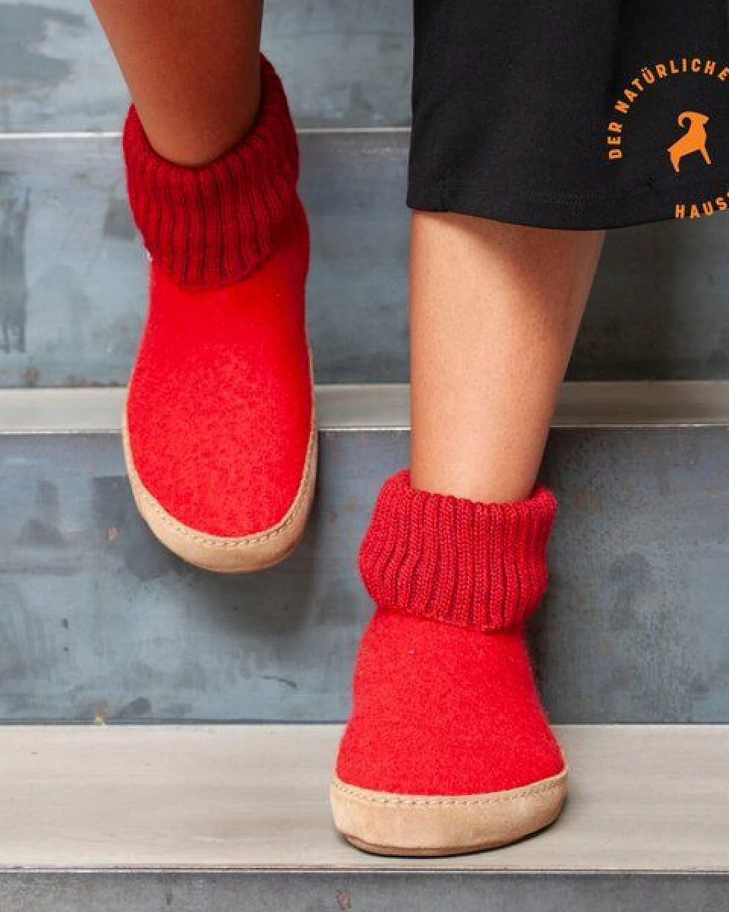 Gottstein Hüttenschuh Dakota - Hoher Filzhausschuh für Damen & Herren aus 100% Schurwolle mit extra bequemer Ledersohle & elastischem Strickbund – Ansicht 2