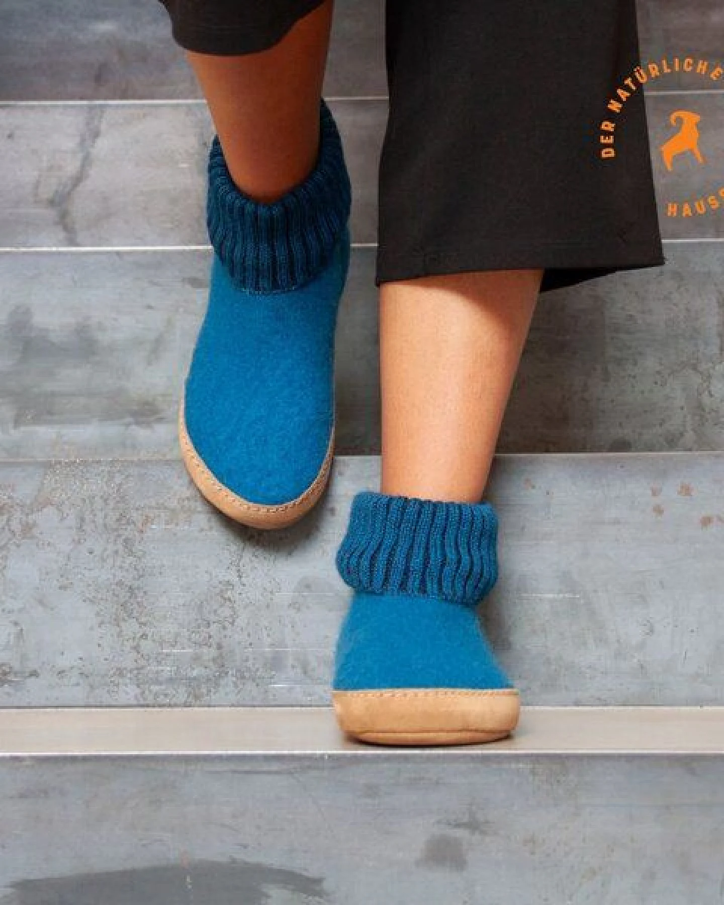 Gottstein Hüttenschuh Dakota - Hoher Filzhausschuh für Damen & Herren aus 100% Schurwolle mit extra bequemer Ledersohle & elastischem Strickbund – Ansicht 2