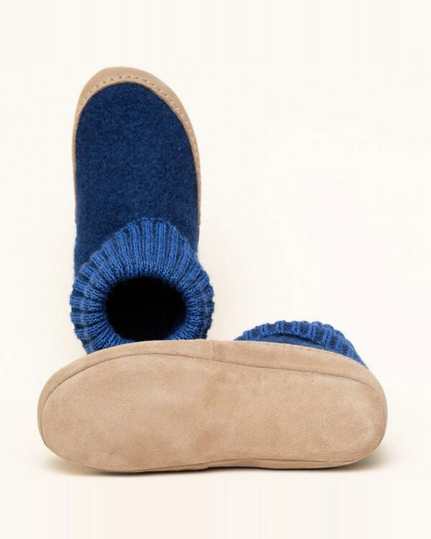 Gottstein Hüttenschuh Dakota - Hoher Filzhausschuh für Damen & Herren aus 100% Schurwolle mit extra bequemer Ledersohle & elastischem Strickbund – Ansicht 4