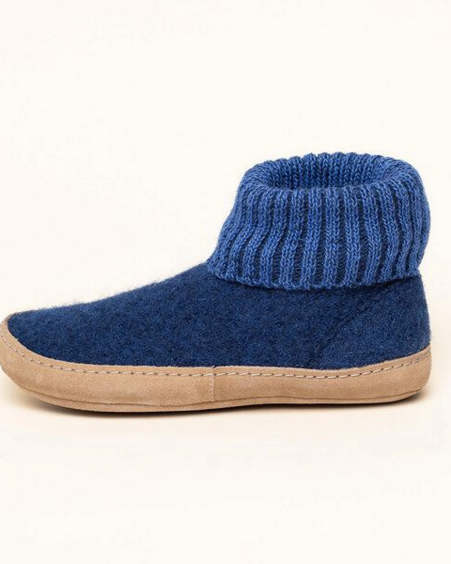 Gottstein Hüttenschuh Dakota - Hoher Filzhausschuh für Damen & Herren aus 100% Schurwolle mit extra bequemer Ledersohle & elastischem Strickbund – Ansicht 2