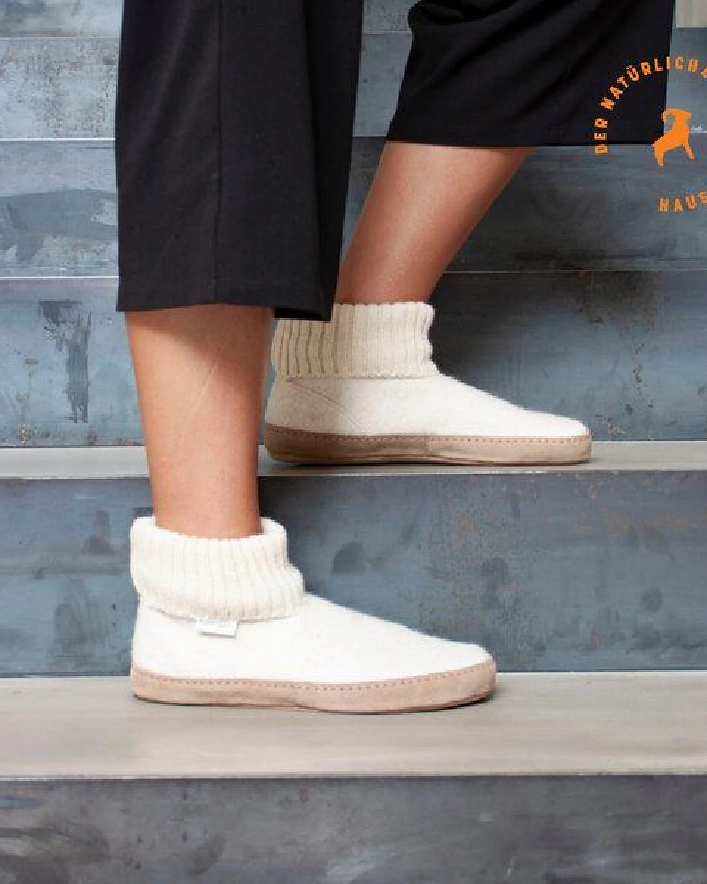 Gottstein Hüttenschuh Dakota - Hoher Filzhausschuh für Damen & Herren aus 100% Schurwolle mit extra bequemer Ledersohle & elastischem Strickbund – Ansicht 2