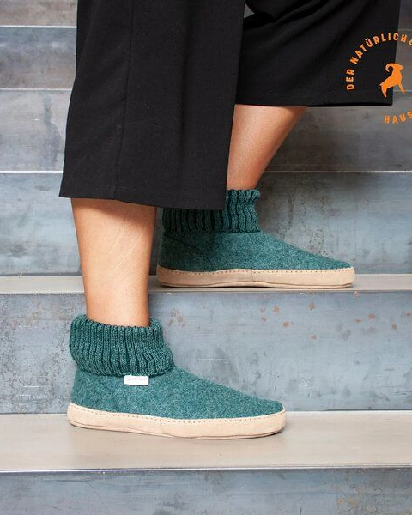 Gottstein Hüttenschuh Dakota - Hoher Filzhausschuh für Damen & Herren aus 100% Schurwolle mit extra bequemer Ledersohle & elastischem Strickbund – Ansicht 2