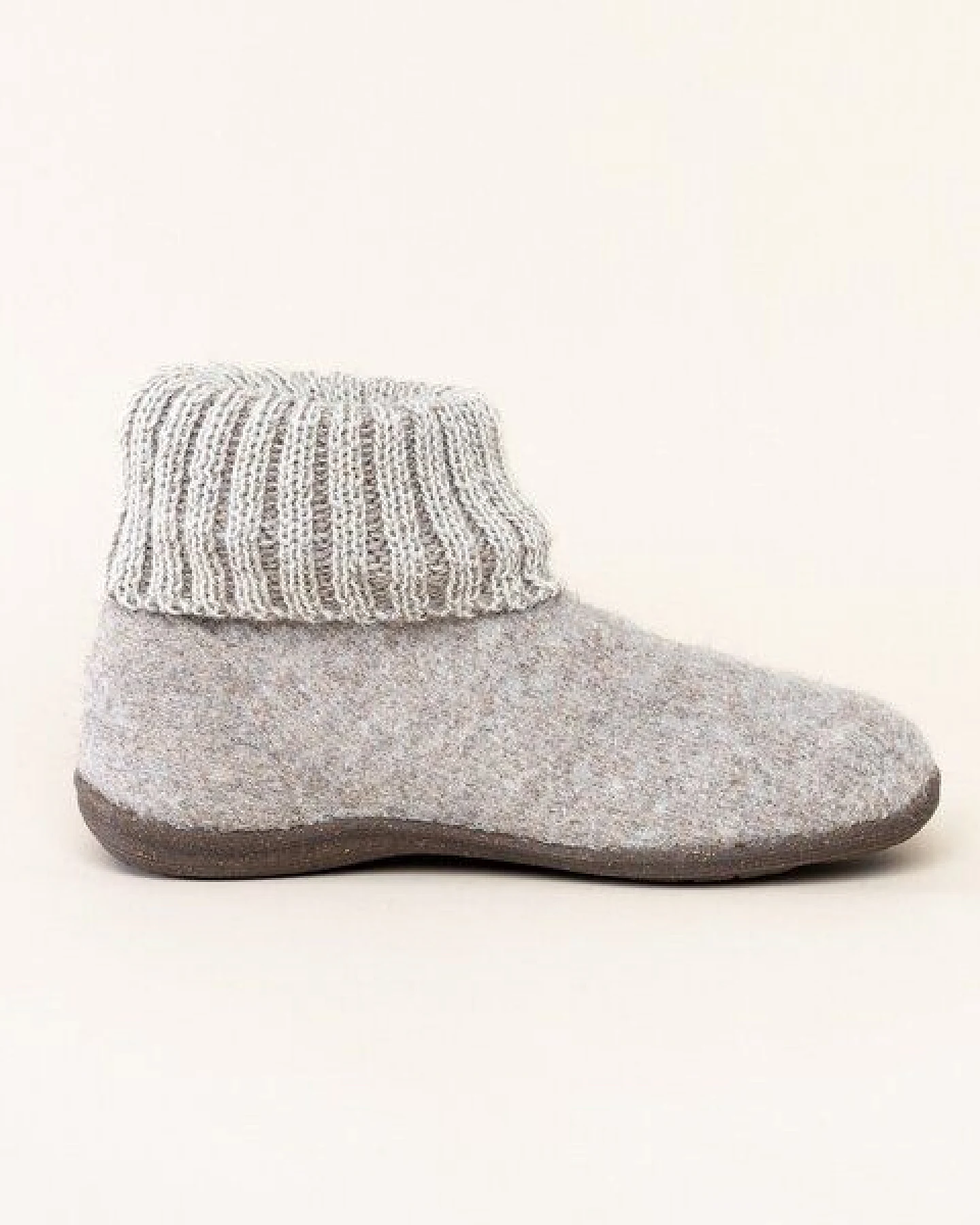 Gottstein Kinder Hüttenschuh Alpine Boot RU - Aus reiner Bio-Schafwolle für Jungen & Mädchen mit Gummisohle - Hausschuh Made in Tirol – Ansicht 2