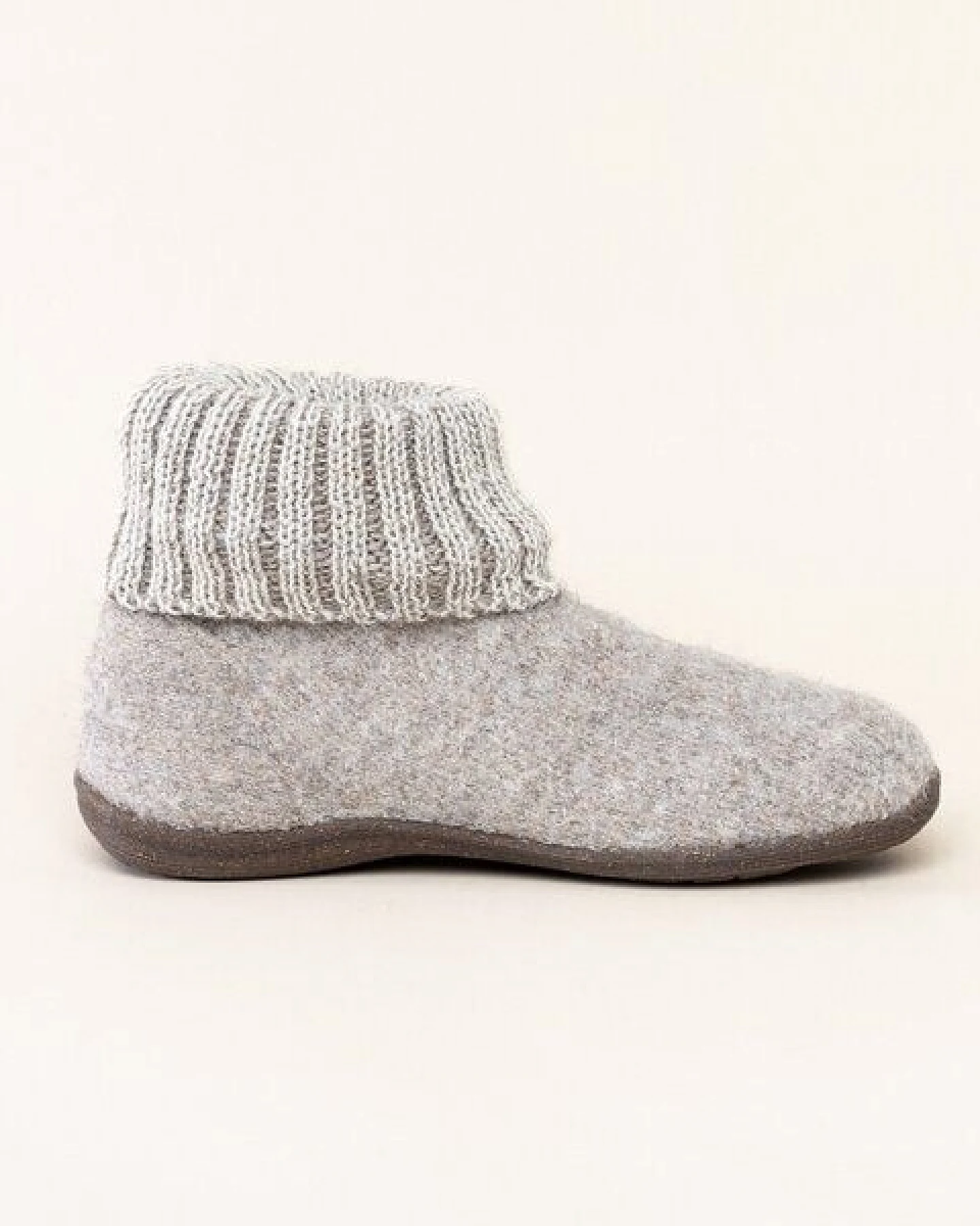 Gottstein Kinder Hüttenschuh Alpine Boot RU - Aus reiner Bio-Schafwolle für Jungen & Mädchen mit Gummisohle - Hausschuh Made in Tirol – Ansicht 2