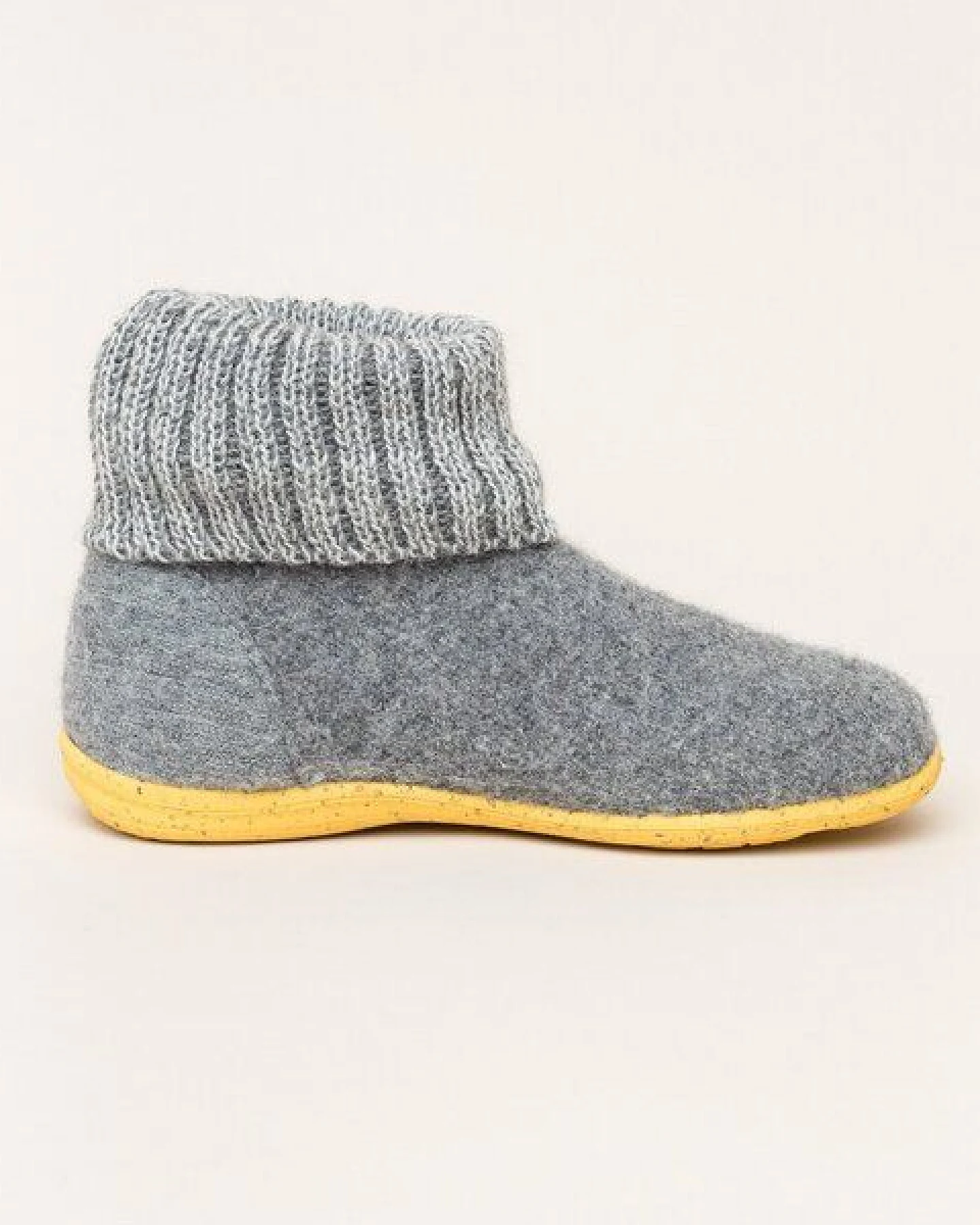 Gottstein Kinder Hüttenschuh Alpine Boot RU - Aus reiner Bio-Schafwolle für Jungen & Mädchen mit Gummisohle - Hausschuh Made in Tirol – Ansicht 2