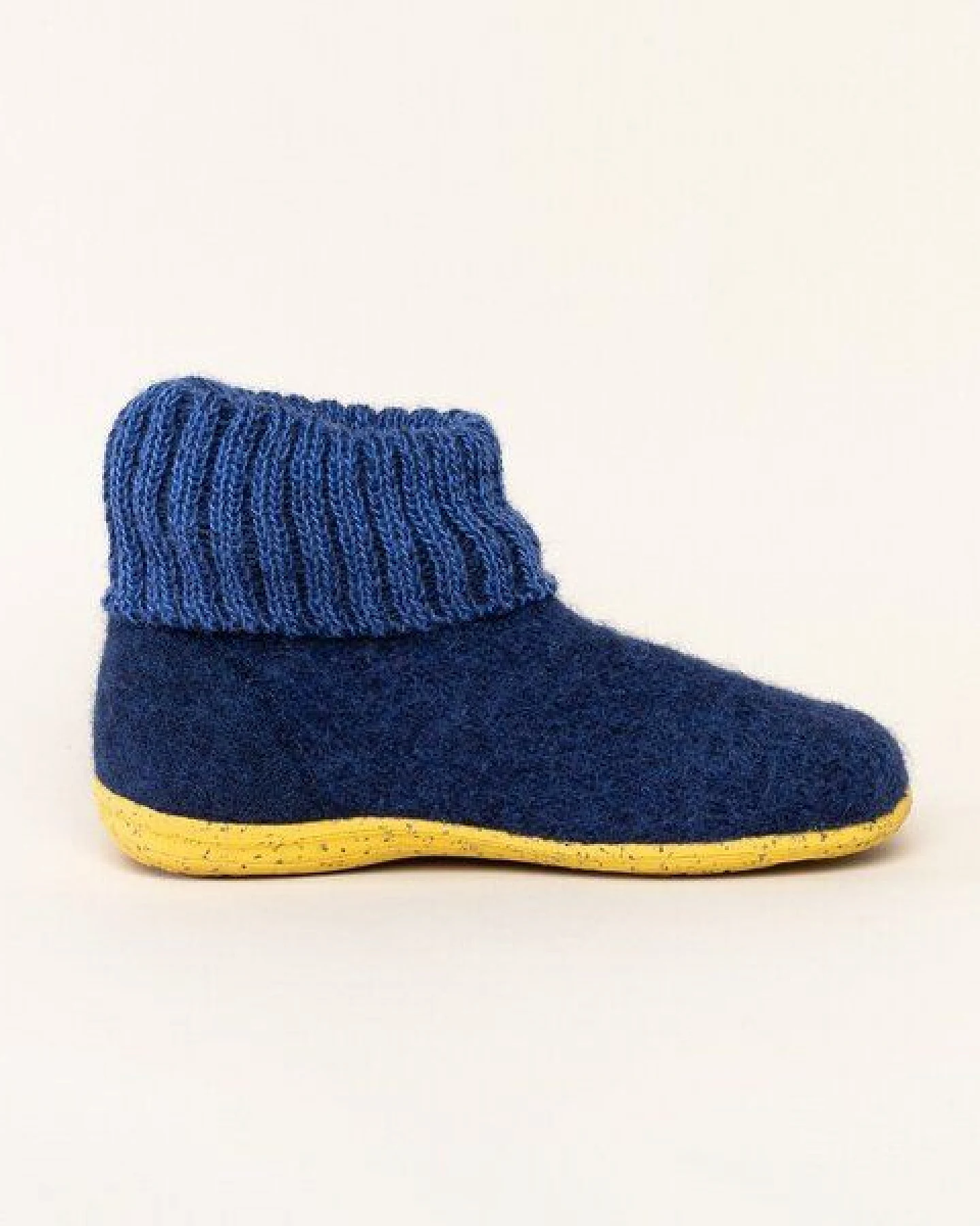Gottstein Kinder Hüttenschuh Alpine Boot RU - Aus reiner Bio-Schafwolle für Jungen & Mädchen mit Gummisohle - Hausschuh Made in Tirol – Ansicht 2