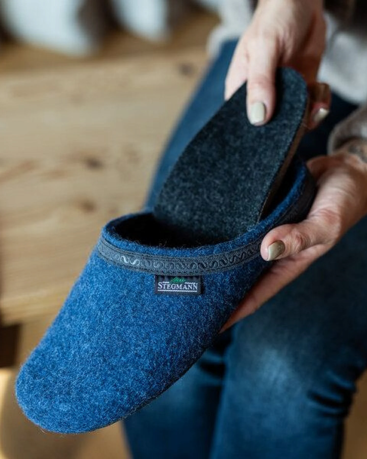 Stegmann Filzpantoffel 127 aus 100% hochwertiger Merino-Wolle - Hausschuhe für Damen & Herren - Pantoffeln mit Kork Sohle – Ansicht 2