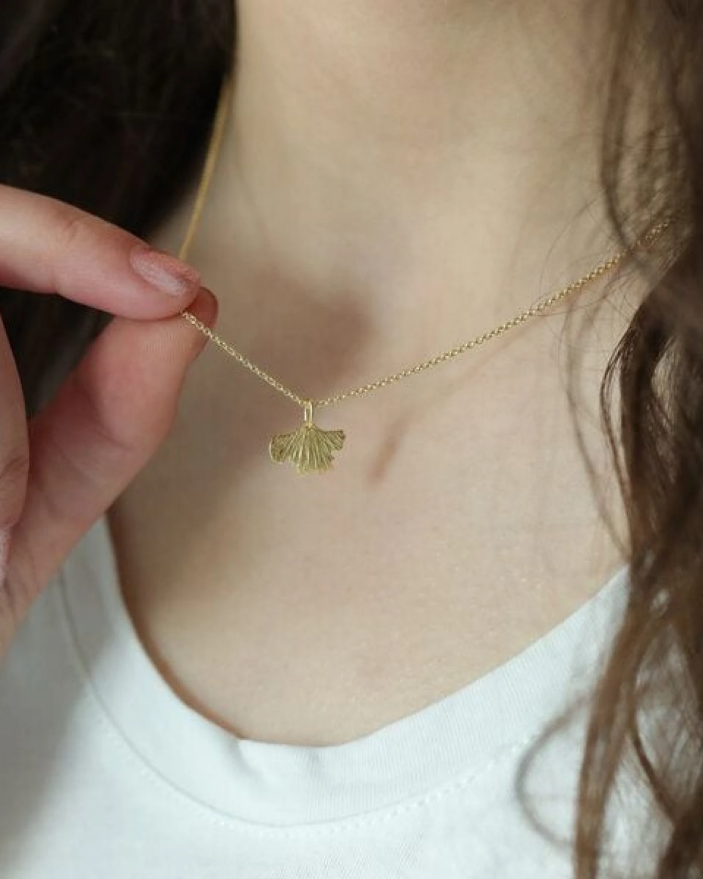 BELLYBIRD Jewellery Halskette - kleines Ginkgoblatt, Anhänger/ Silber/ Silber vergoldet – Ansicht 4