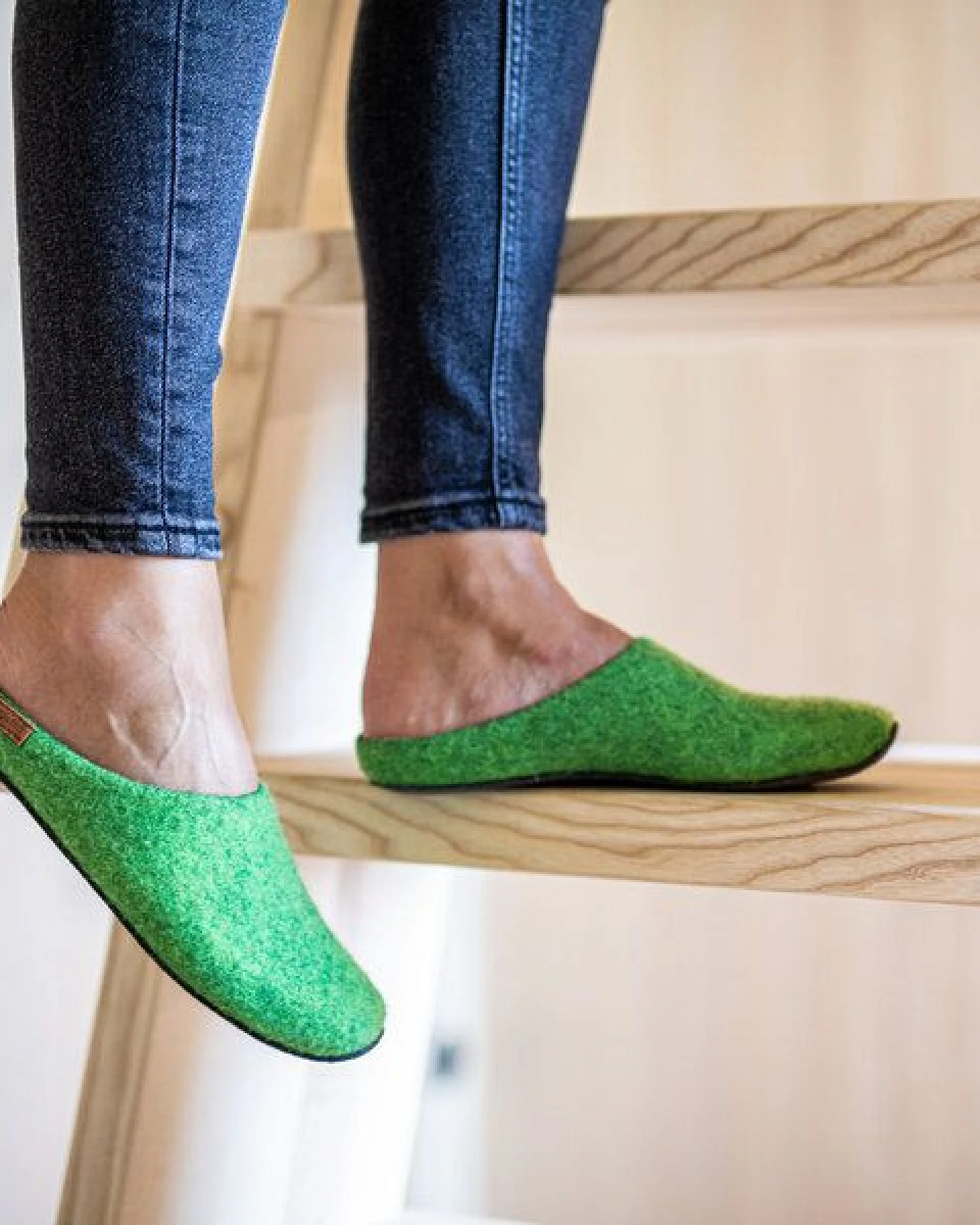 Magicfelt Filz-Hausschuh JU 720 für Damen aus 100% Merino-Wolle -Nachhaltiger Pantoffel mit komfortabler Filz-Latex-Sohle – Ansicht 2