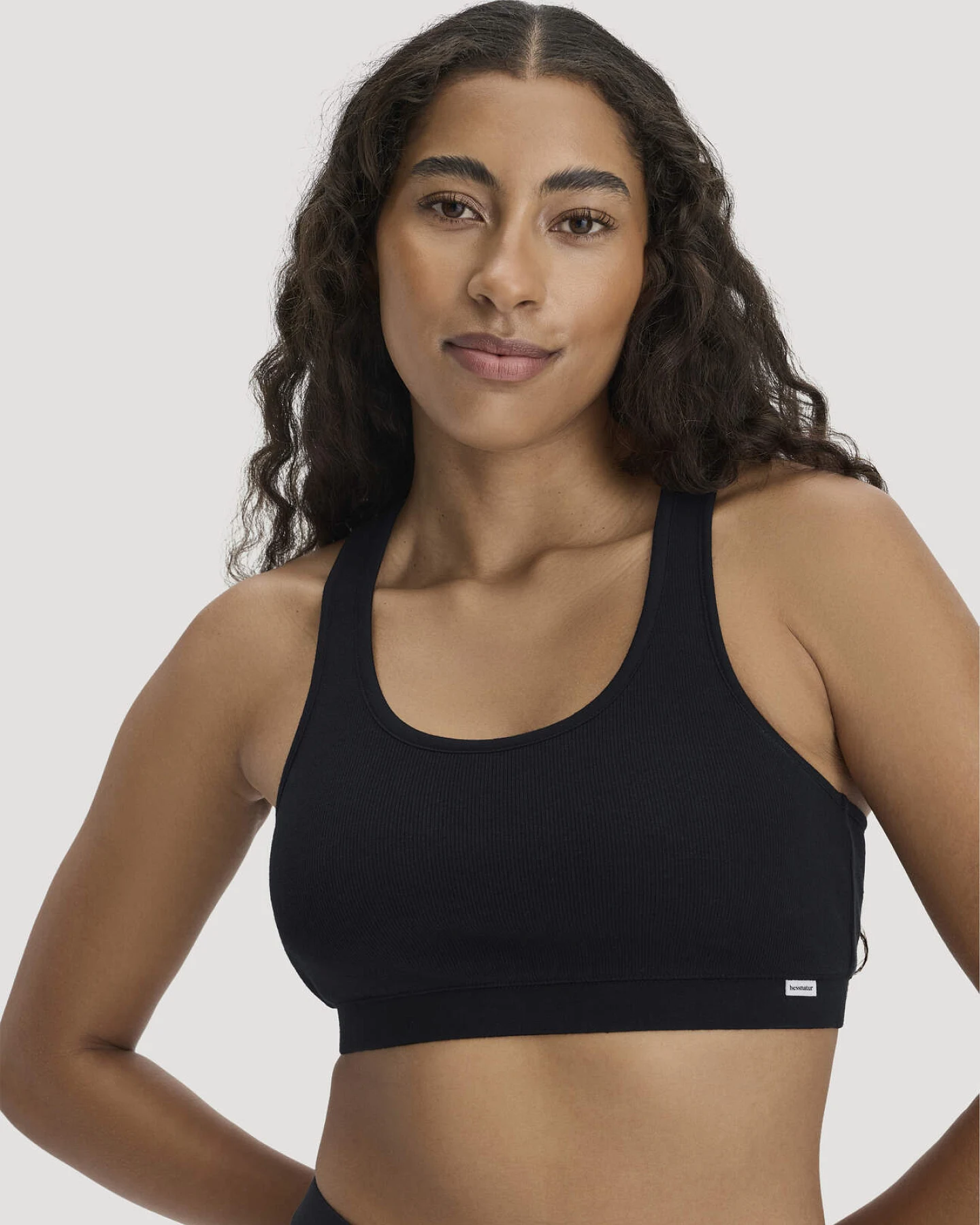 hessnatur Damen Bustier Racerback SOFT RIB aus Bio-Baumwolle - schwarz - Größe 40 – Ansicht 2