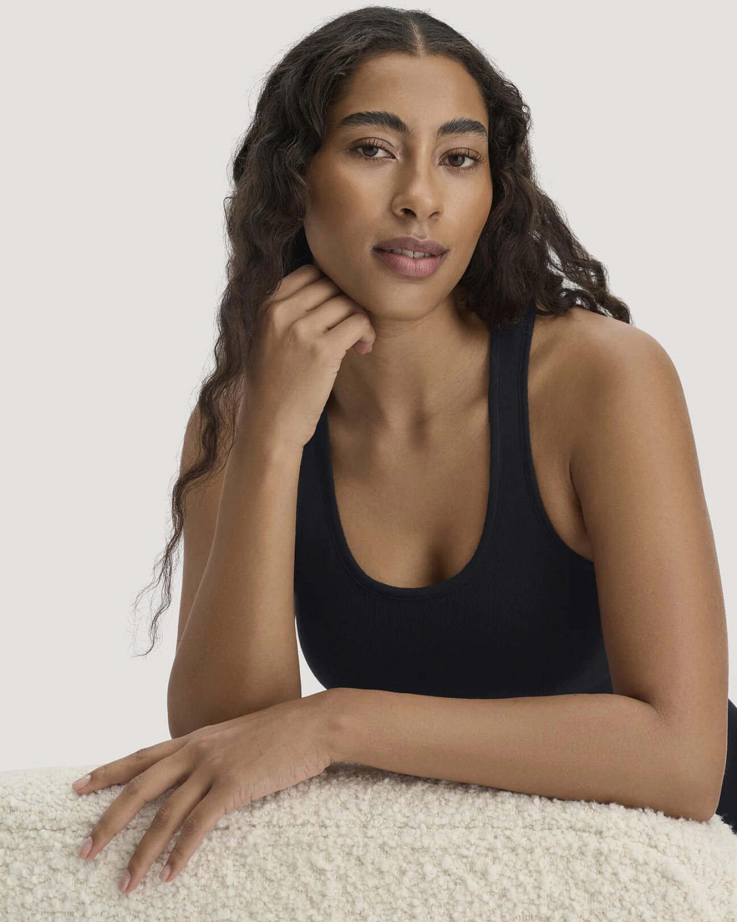 hessnatur Damen Bustier Racerback SOFT RIB aus Bio-Baumwolle - schwarz - Größe 44 – Ansicht 3