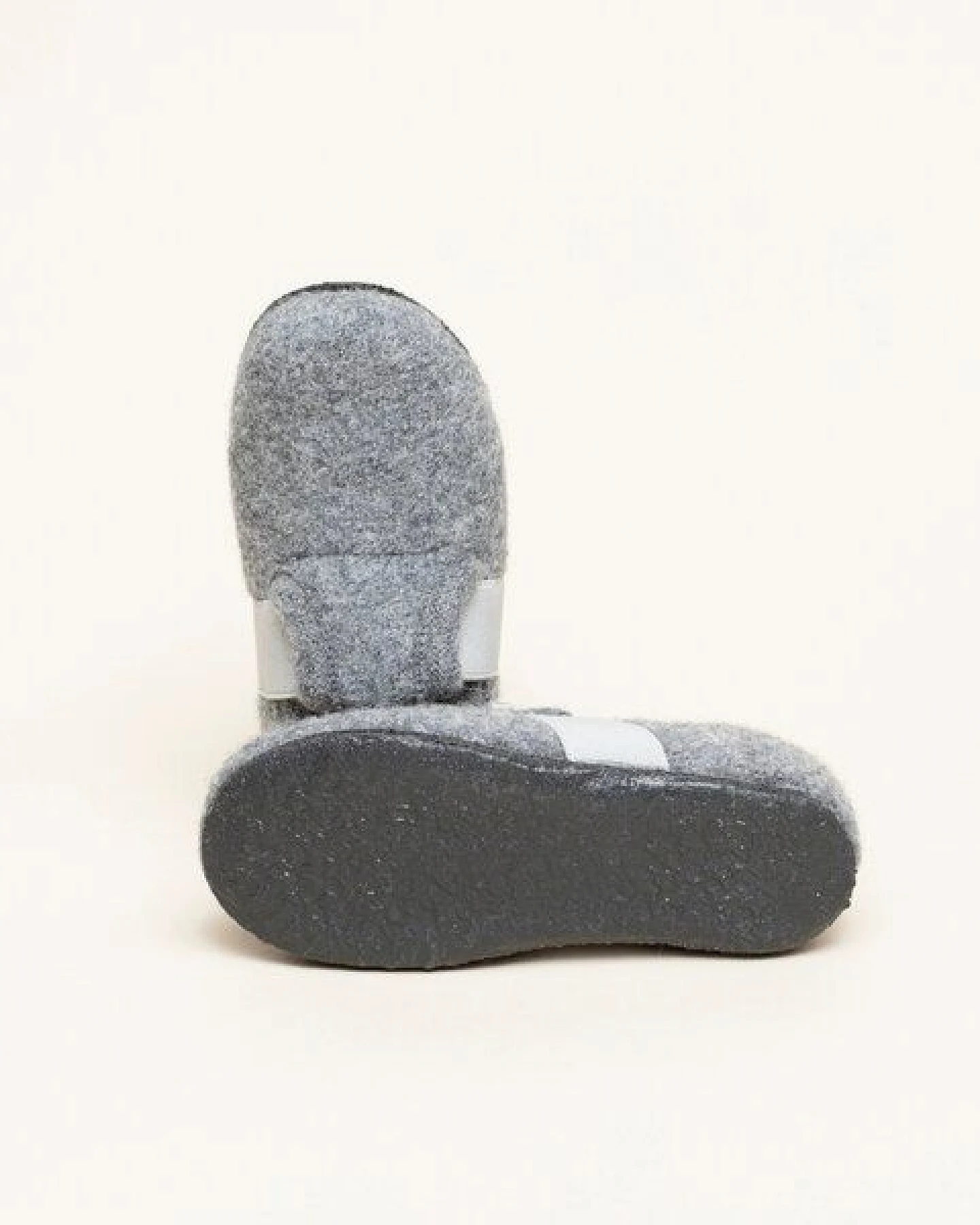 Gottstein Alpine Runner Kinder-Hausschuh aus 100% Schurwolle - Filzhausschuh für Kinder mit Gummizug & Rutschfester Sohle - Perfekt für Kindergarten & Kita – Ansicht 4