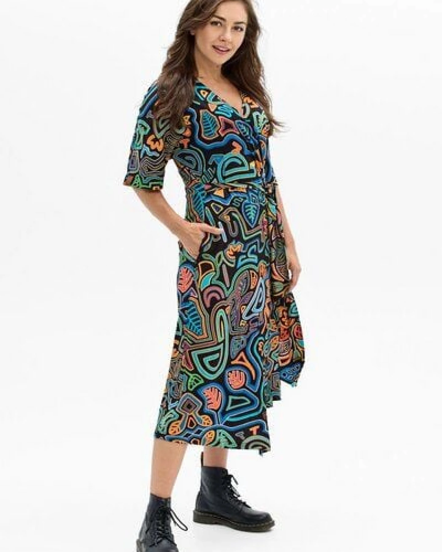 Kleid Maya – farbenfroh aus Viskose – Wickelausschnitt & Taillengürtel – Statement-Print – Fair in EU produziert – KOKOworld – Ansicht 3