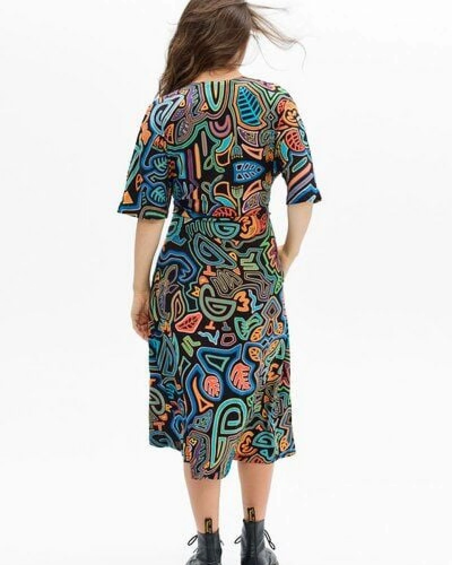Kleid Maya – farbenfroh aus Viskose – Wickelausschnitt & Taillengürtel – Statement-Print – Fair in EU produziert – KOKOworld – Ansicht 4