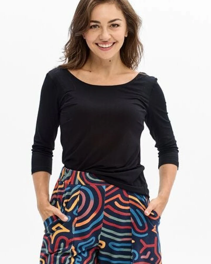 Bluse Salsa – figurbetontes Shirt aus Viskose – Rückenausschnitt – 3/4-Arm – 100% in der EU fair produziert – KOKOworld