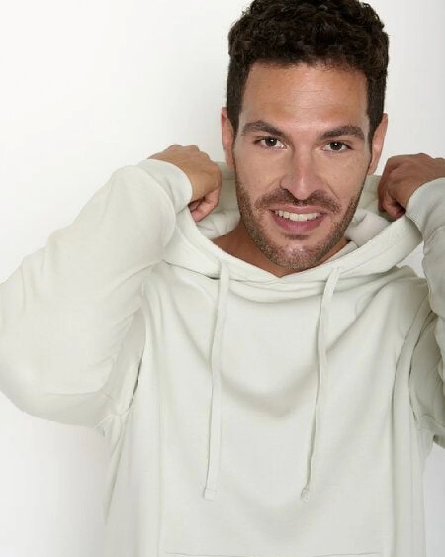 GREENBOMB Basic Joy - Gemütlicher Hoodie aus Bio-Baumwolle / GOTS / Fair & Vegan – Ansicht 2