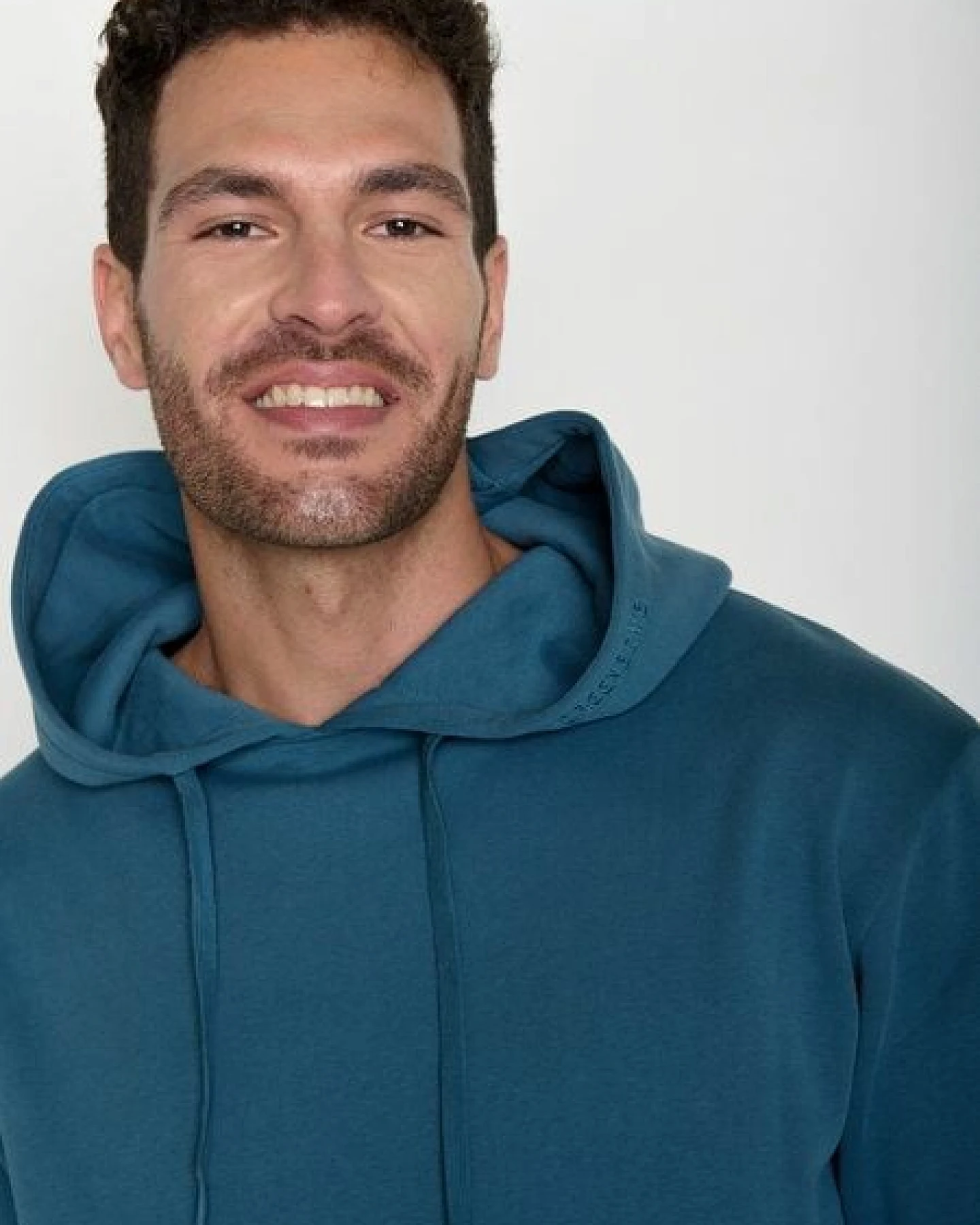 GREENBOMB Basic Joy - Gemütlicher Hoodie aus Bio-Baumwolle / GOTS / Fair & Vegan – Ansicht 2