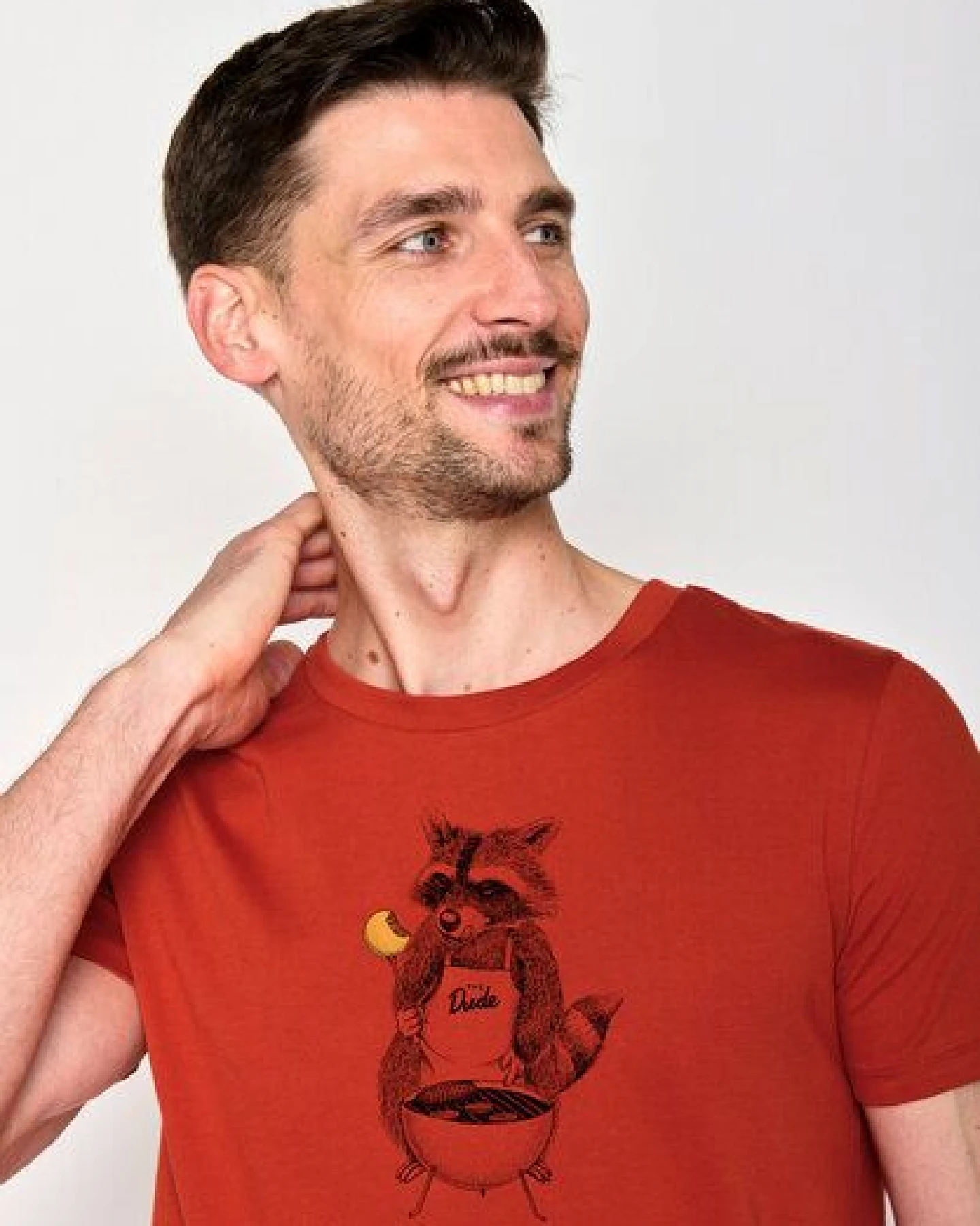 GREENBOMB Animal BBQ Guide - Sportliches T-Shirt aus Bio-Baumwolle / hochwertiger Print / GOTS / Fair & Vegan – Ansicht 2