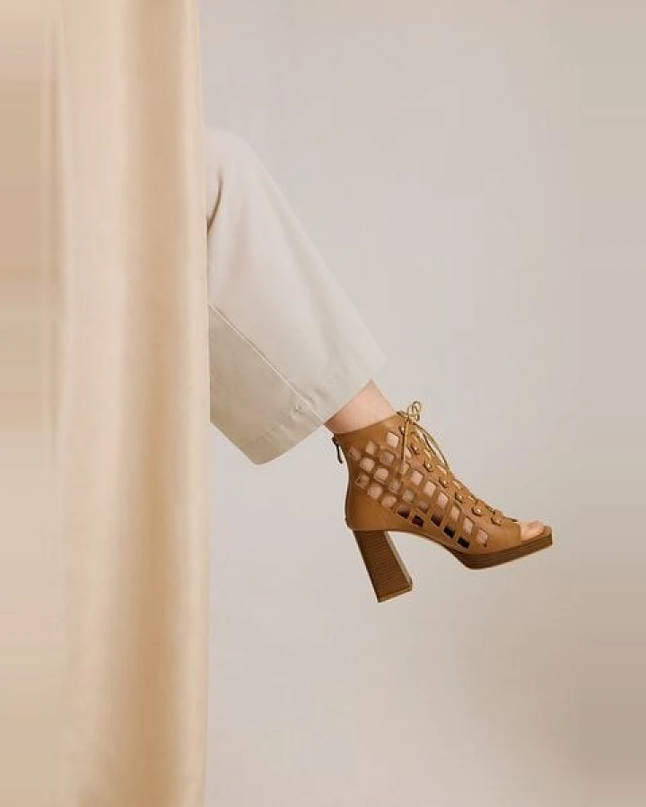AGAZI DANCE YOUR WAY (toffi) – cut-out block heel sandals made from mushroom leather