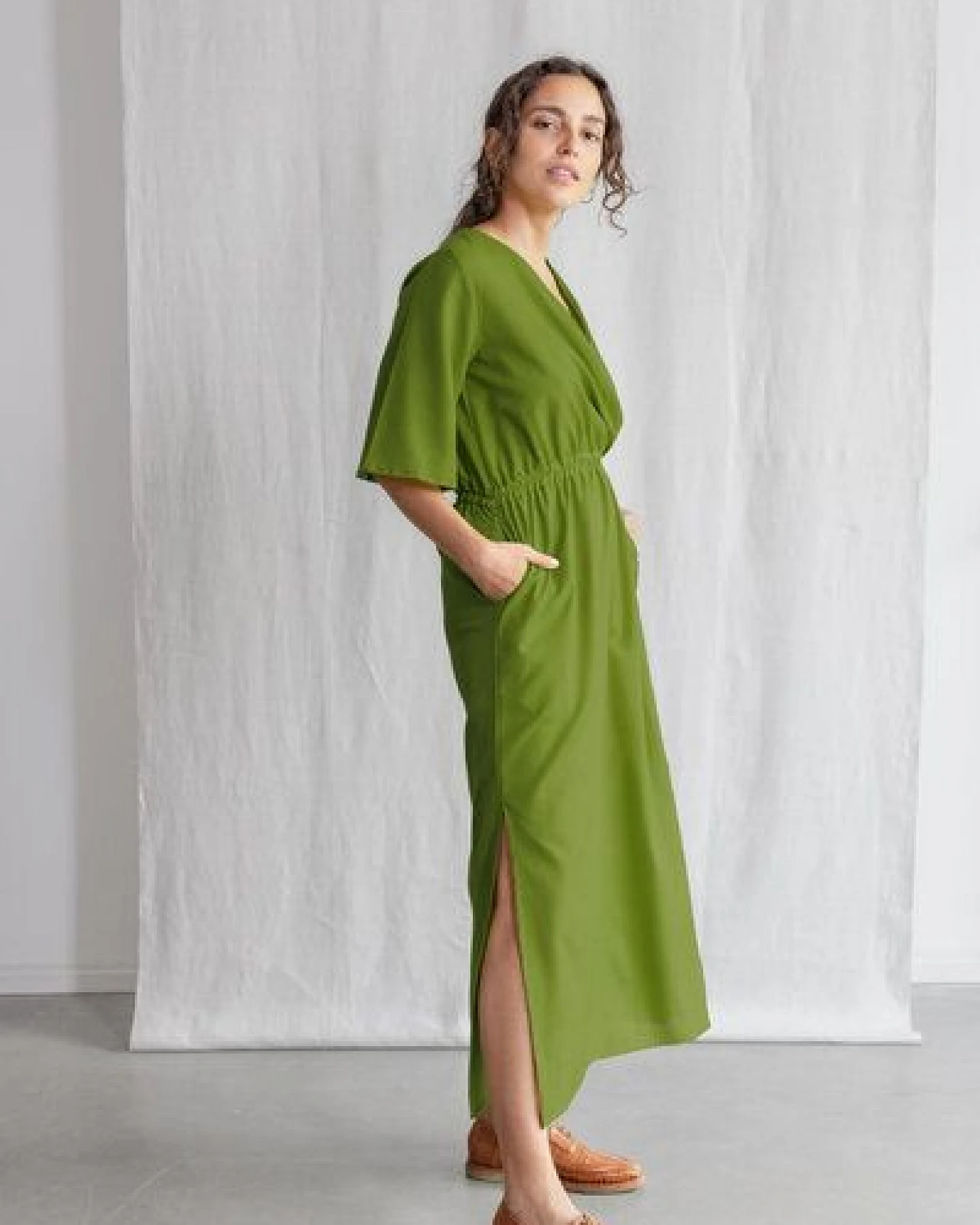 Jyoti - Fair Works Bio-Baumwoll Kleid Vaasi – Ansicht 3
