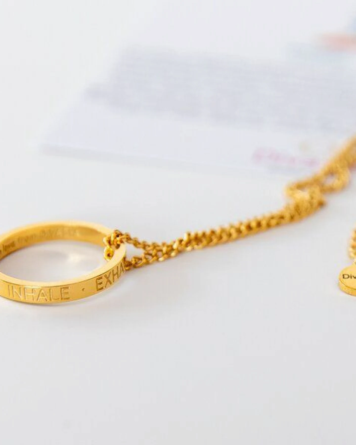 Divasya Spirituelle Kette mit Ring, vergoldet – Inhale - Exhale – Ansicht 3