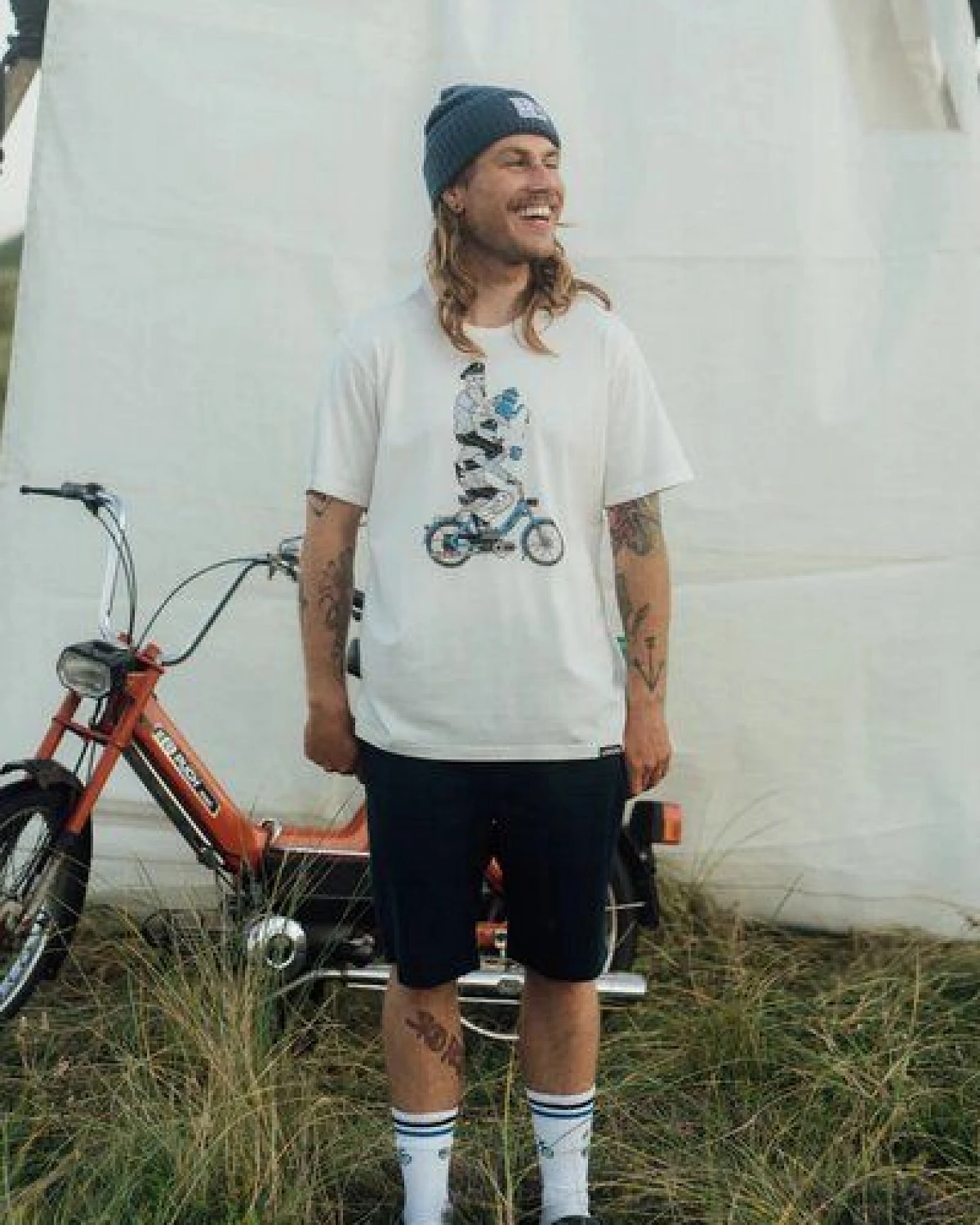 LAKOR T-Shirt aus Bio-Baumwolle - Hitching A Ride - Starwhite – Ansicht 2