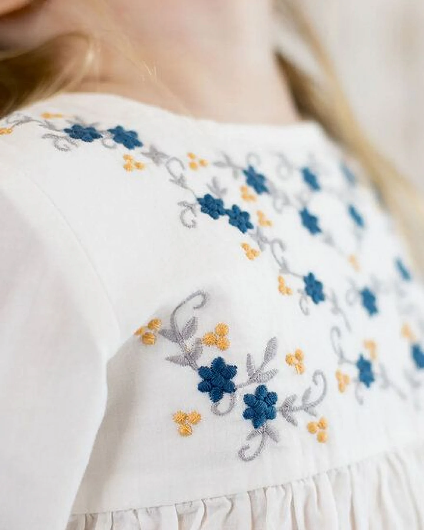 OrganicEra Bio Vual Baby Mädchen Tunika mit Stickerei, Weiß – Ansicht 2