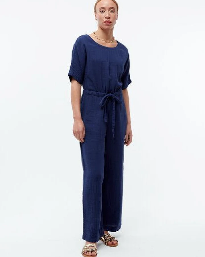 Produktseite: Givn Berlin Musselin-Jumpsuit Modell: Kayla GOTS